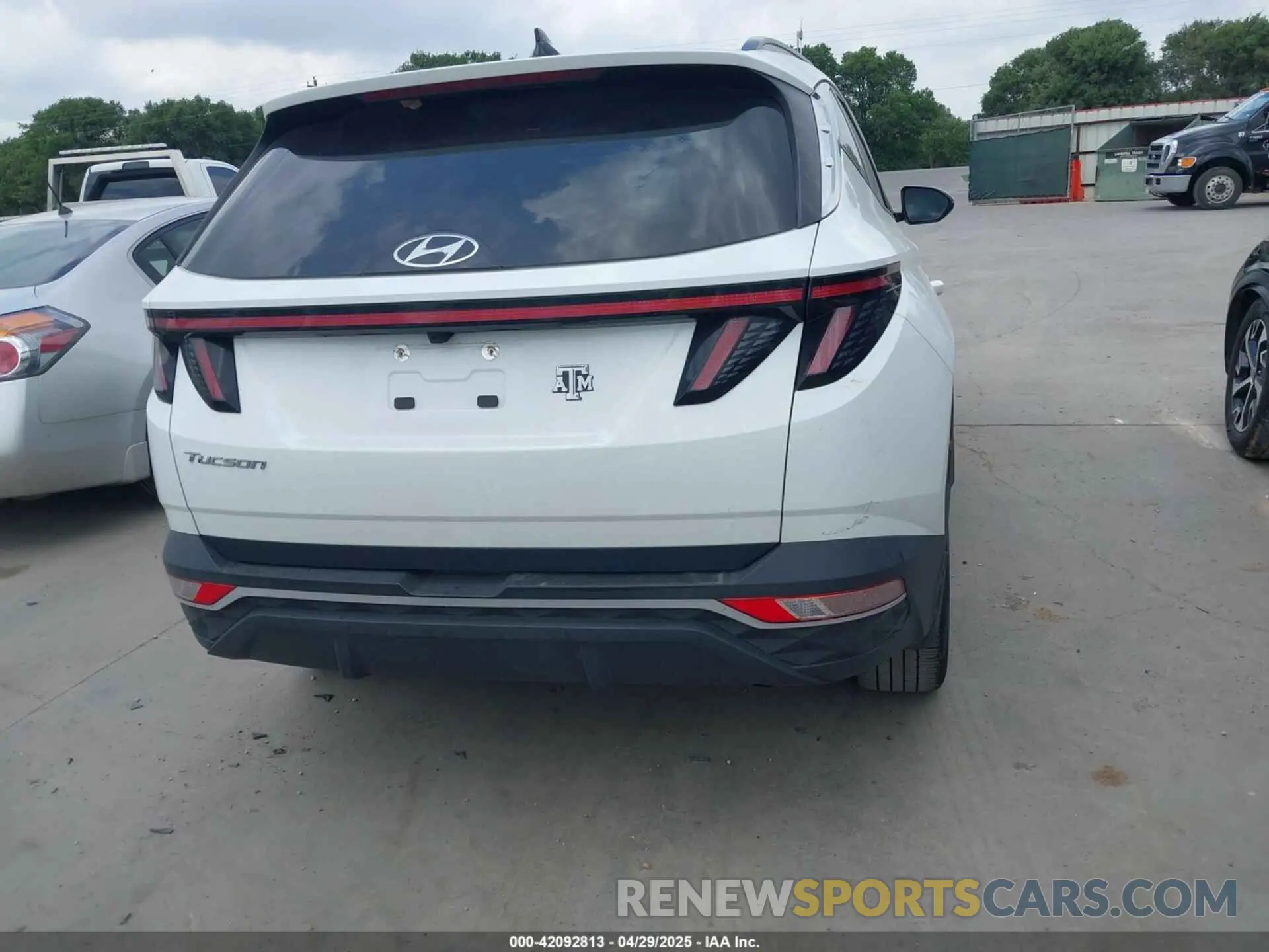 16 Photograph of a damaged car 5NMJC3AE4NH120656 HYUNDAI TUCSON 2022
