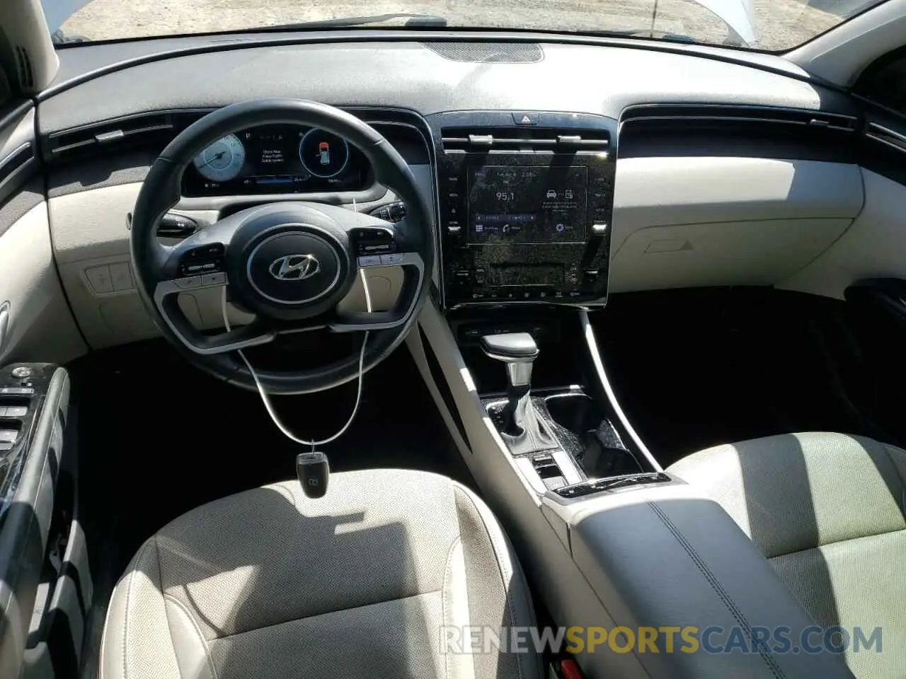 8 Photograph of a damaged car 5NMJC3AE4NH132967 HYUNDAI TUCSON 2022