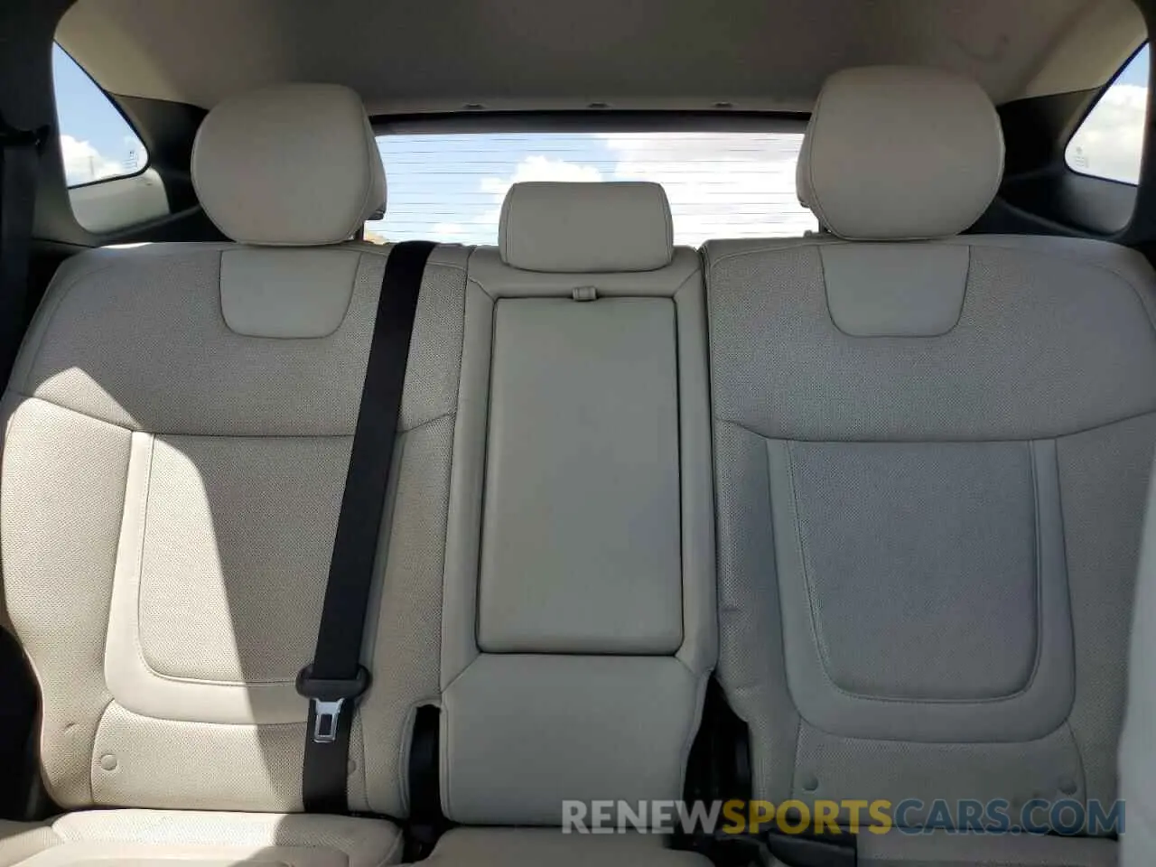 10 Photograph of a damaged car 5NMJC3AE6NH039674 HYUNDAI TUCSON 2022
