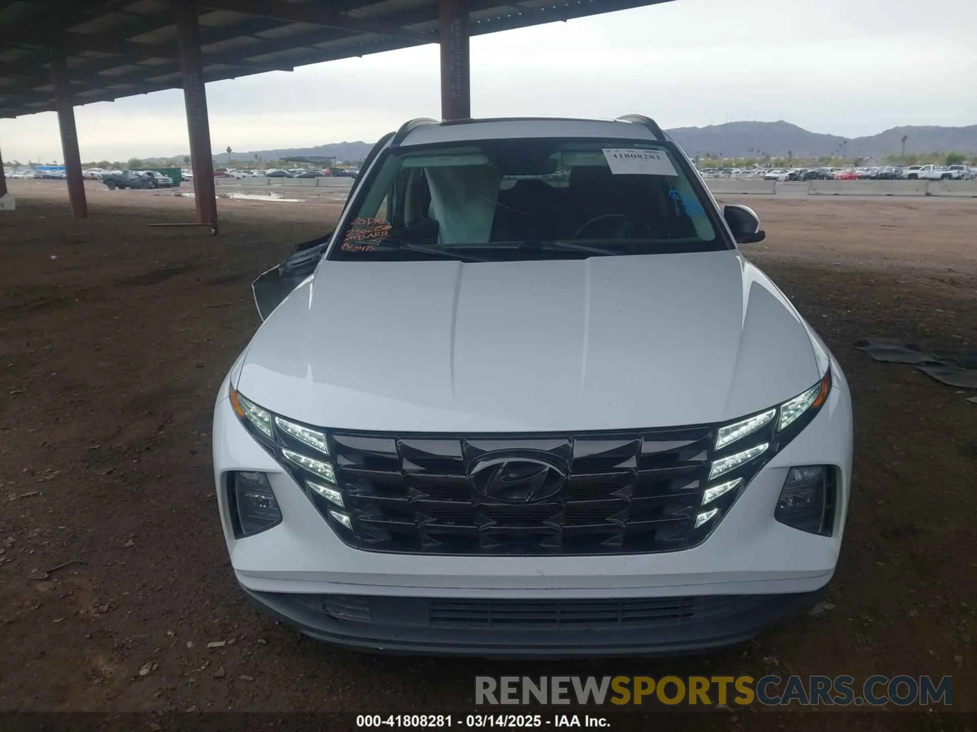 13 Photograph of a damaged car 5NMJC3AE6NH060475 HYUNDAI TUCSON 2022