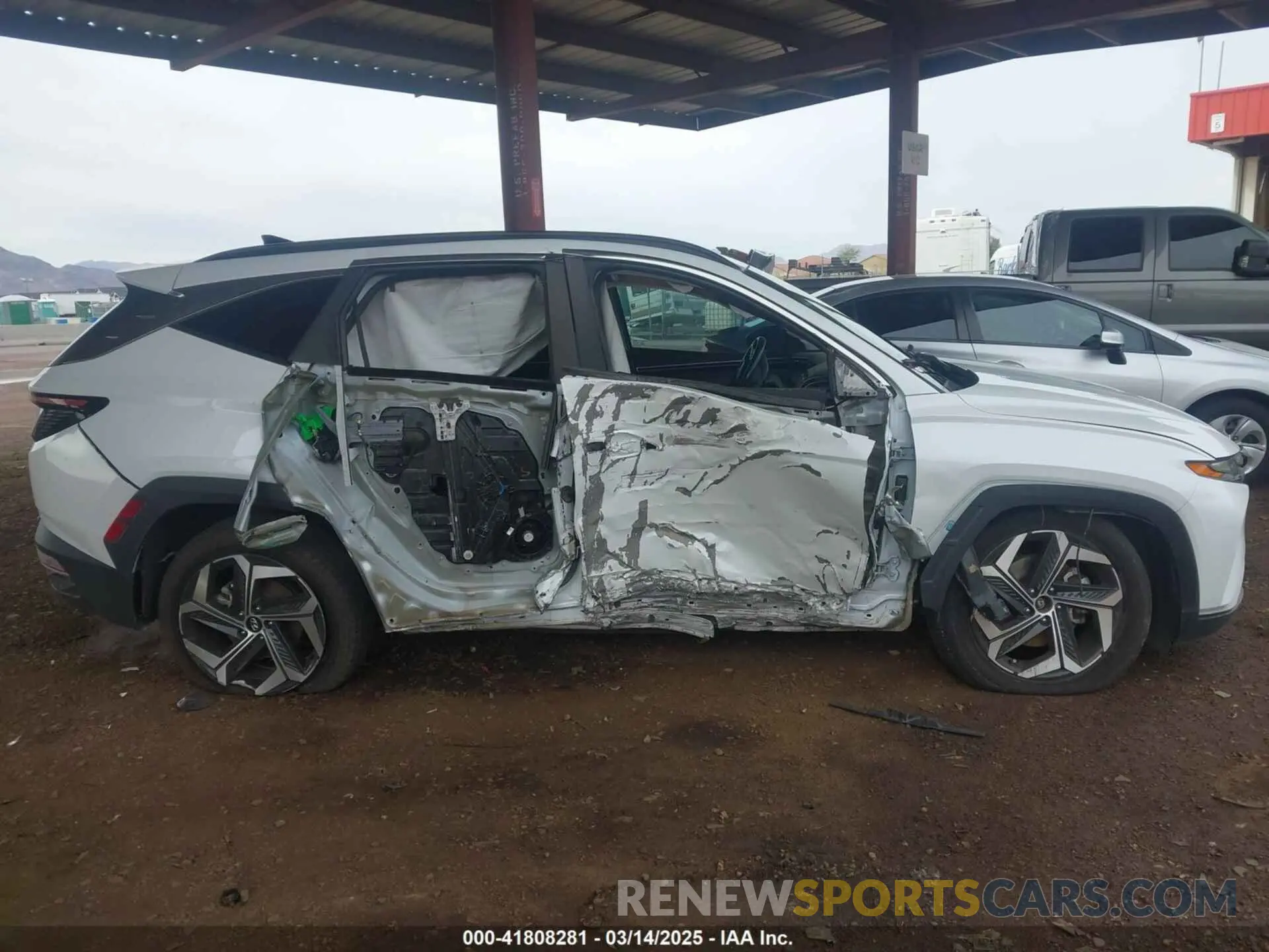 14 Photograph of a damaged car 5NMJC3AE6NH060475 HYUNDAI TUCSON 2022