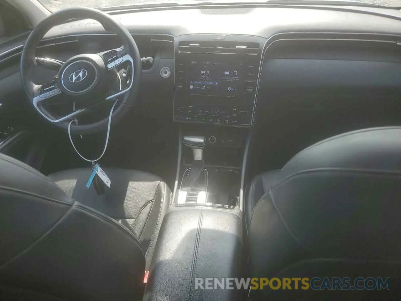 8 Photograph of a damaged car 5NMJC3AE6NH130654 HYUNDAI TUCSON 2022