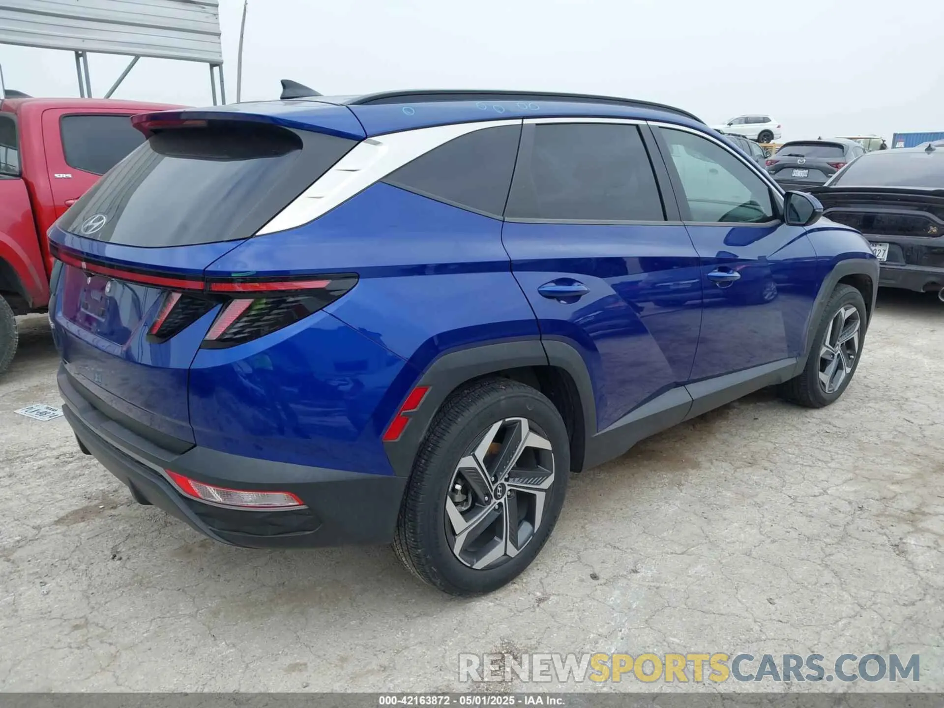 4 Photograph of a damaged car 5NMJC3AE7NH004397 HYUNDAI TUCSON 2022