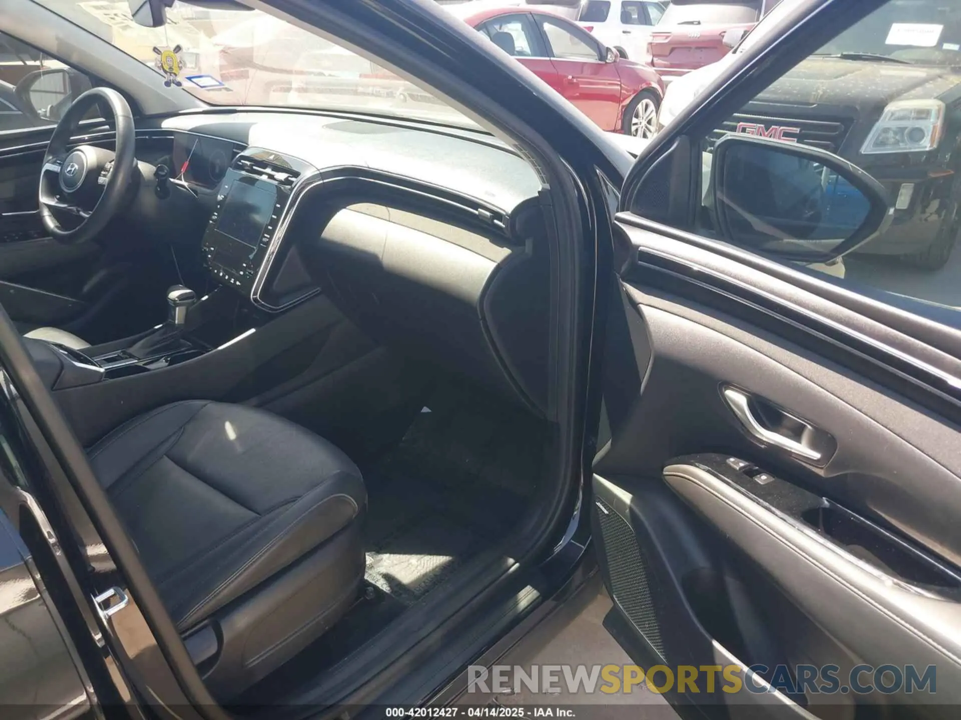 5 Photograph of a damaged car 5NMJC3AE7NH043295 HYUNDAI TUCSON 2022