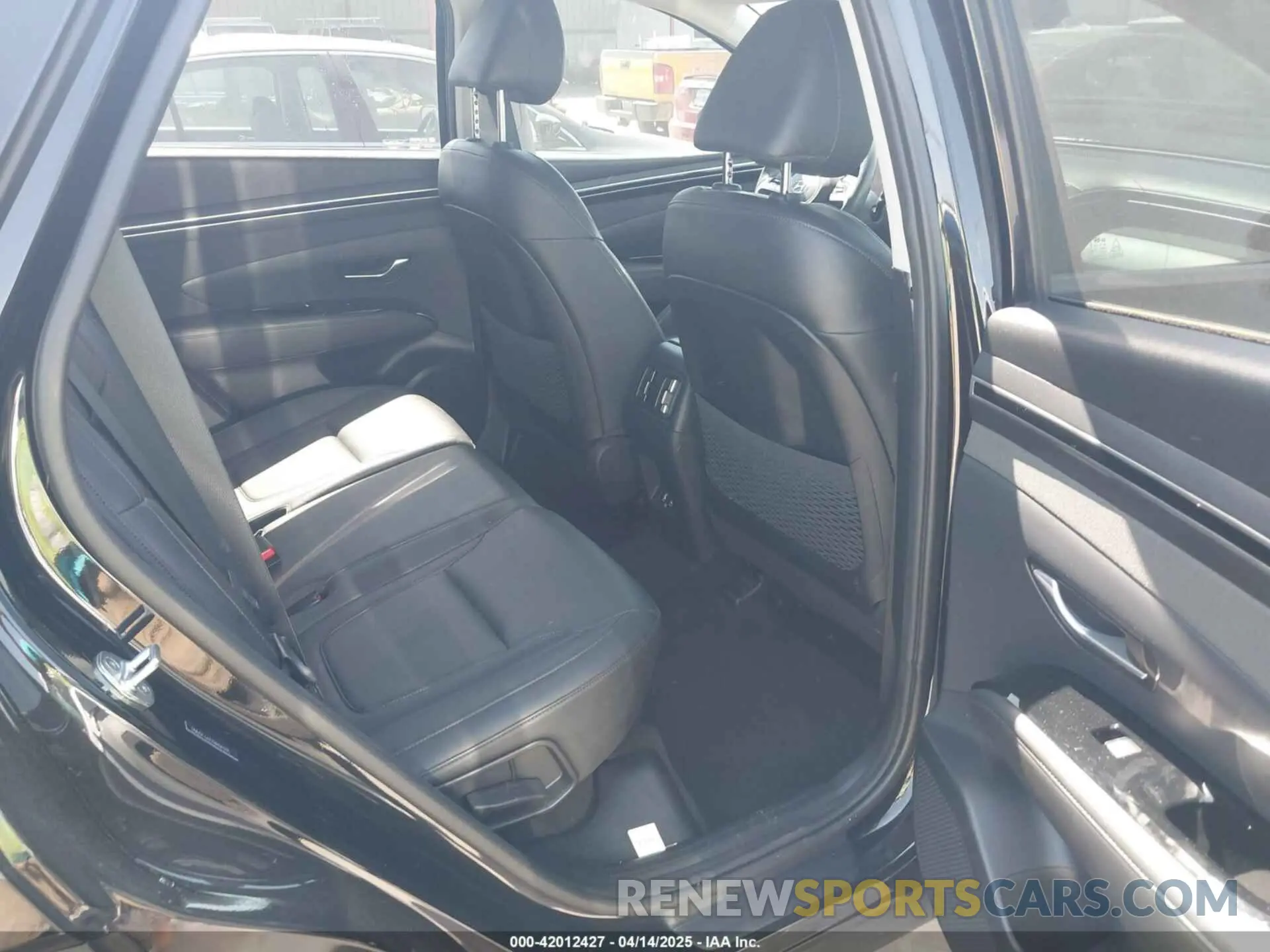 8 Photograph of a damaged car 5NMJC3AE7NH043295 HYUNDAI TUCSON 2022