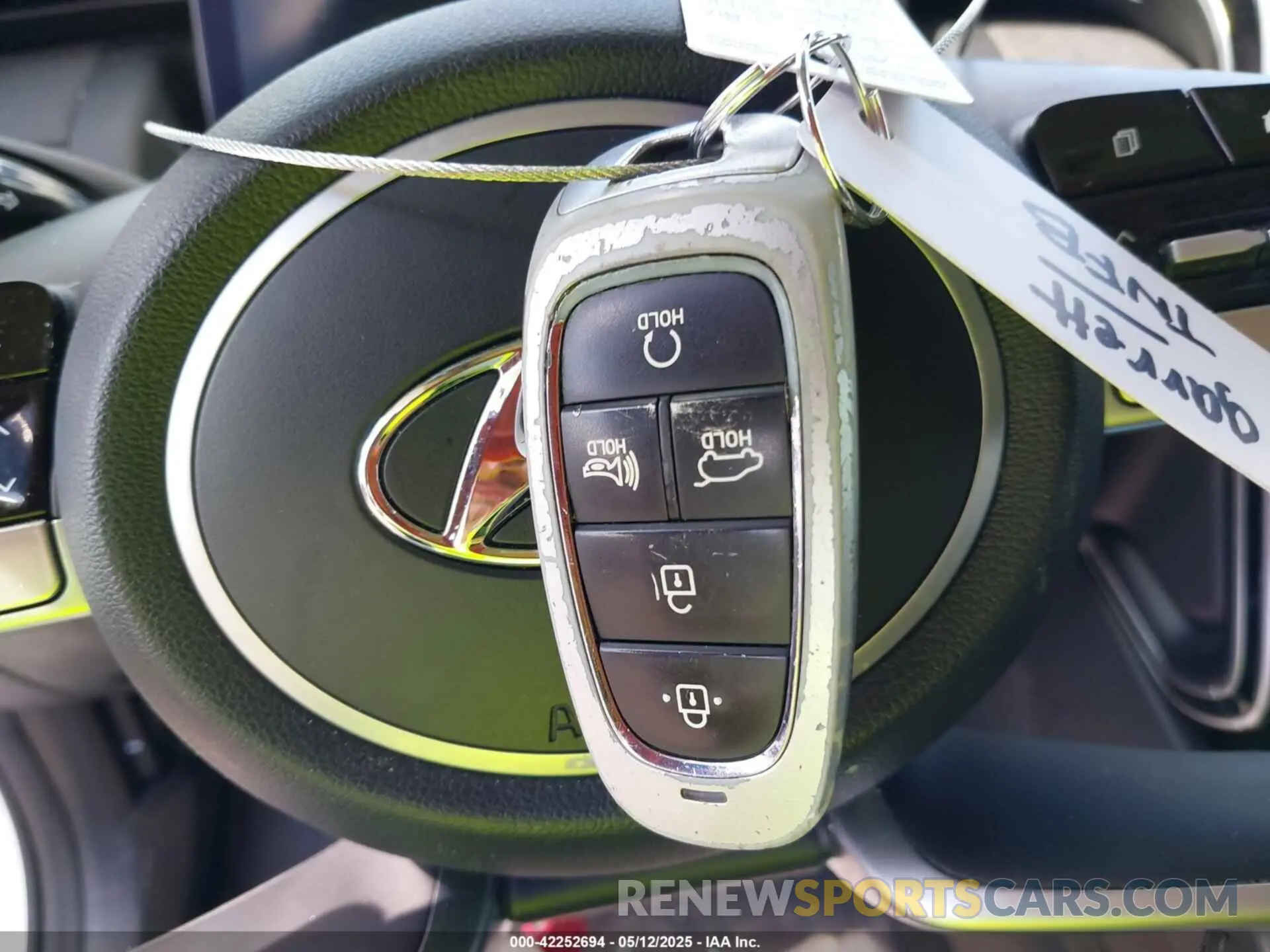 11 Photograph of a damaged car 5NMJC3AE7NH057679 HYUNDAI TUCSON 2022