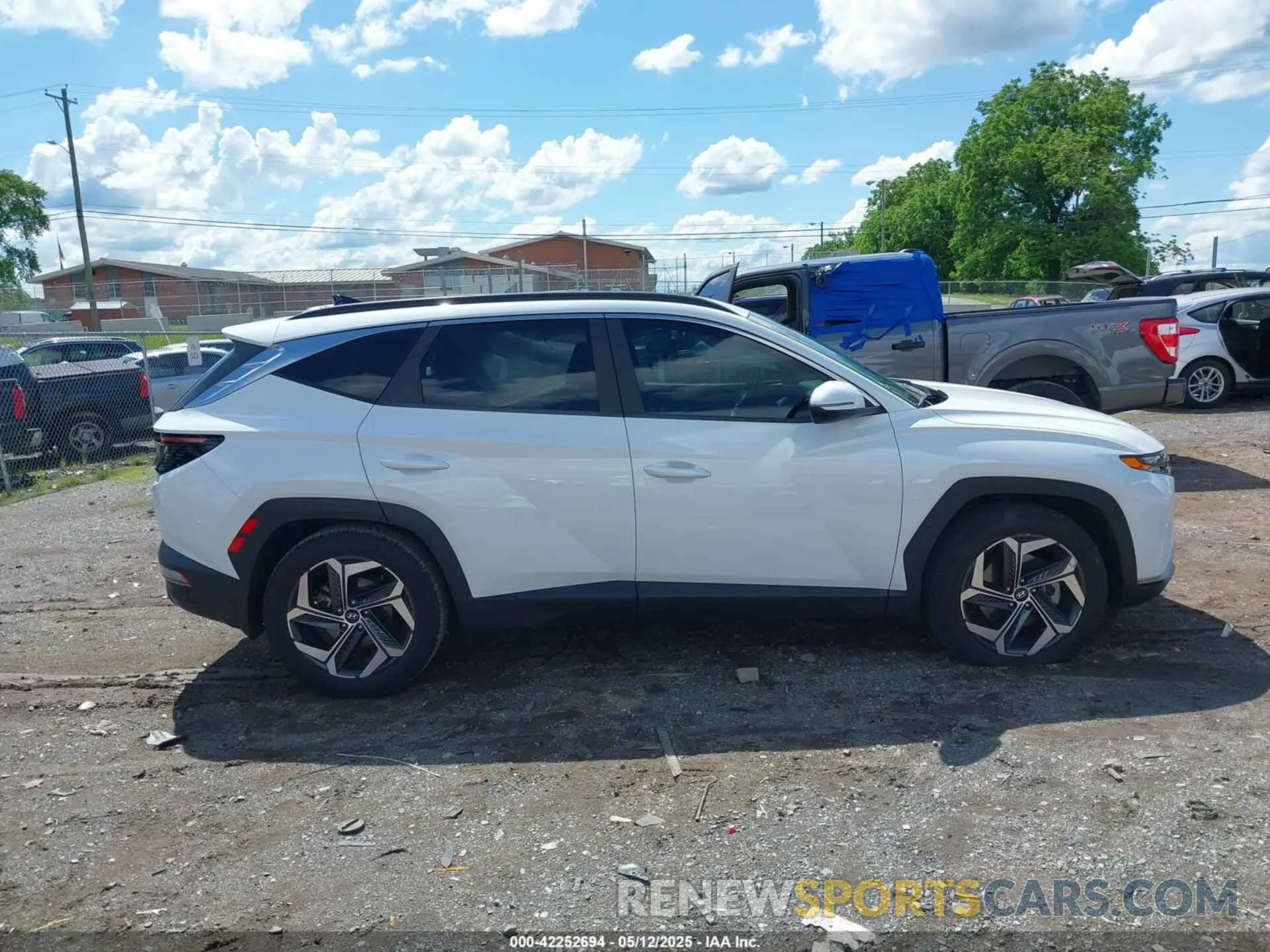13 Photograph of a damaged car 5NMJC3AE7NH057679 HYUNDAI TUCSON 2022