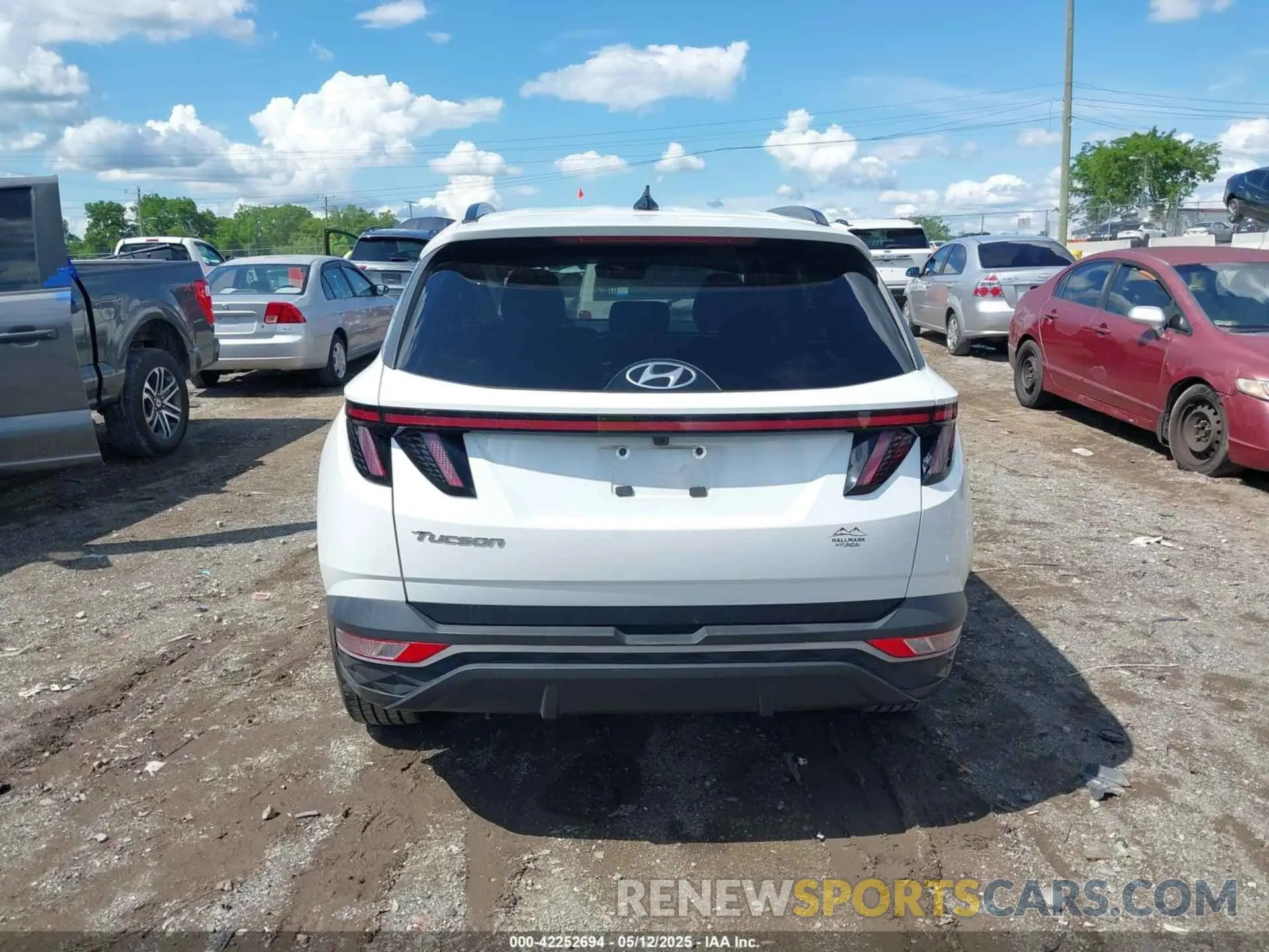 16 Photograph of a damaged car 5NMJC3AE7NH057679 HYUNDAI TUCSON 2022