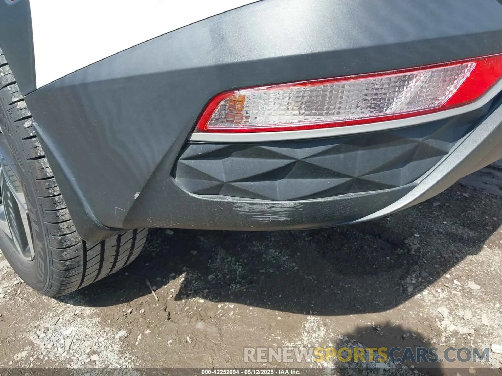 17 Photograph of a damaged car 5NMJC3AE7NH057679 HYUNDAI TUCSON 2022