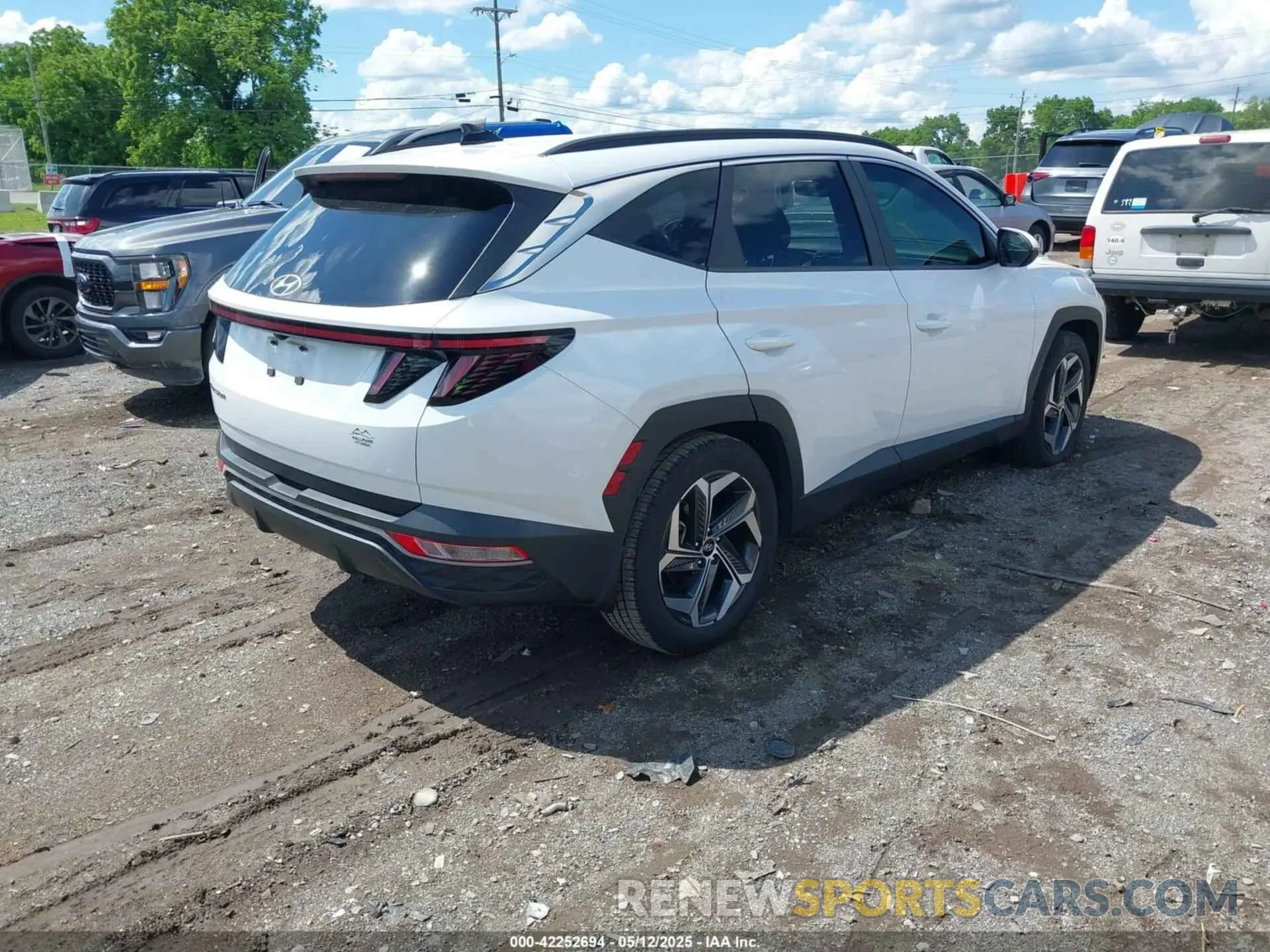 4 Photograph of a damaged car 5NMJC3AE7NH057679 HYUNDAI TUCSON 2022