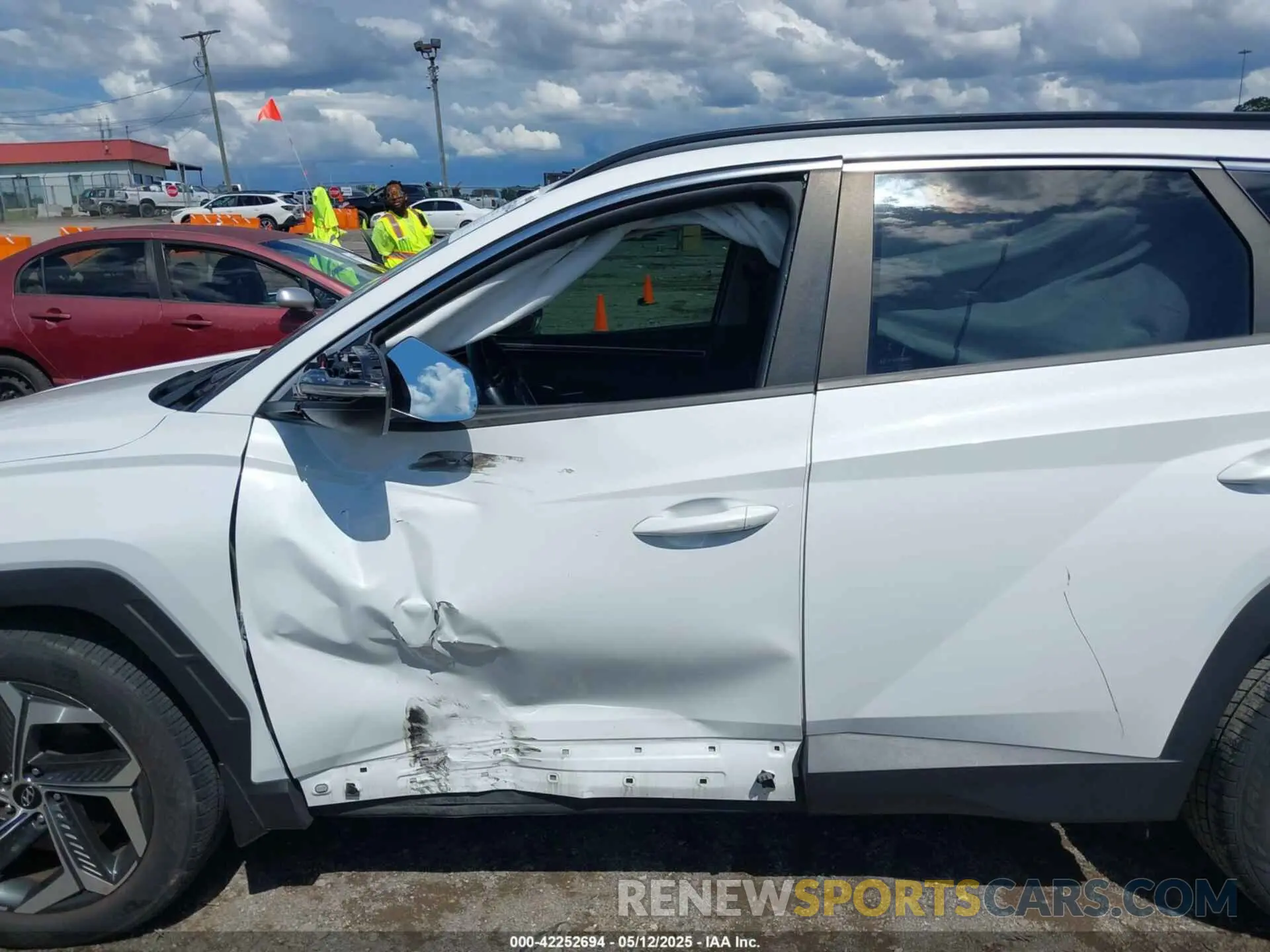 6 Photograph of a damaged car 5NMJC3AE7NH057679 HYUNDAI TUCSON 2022