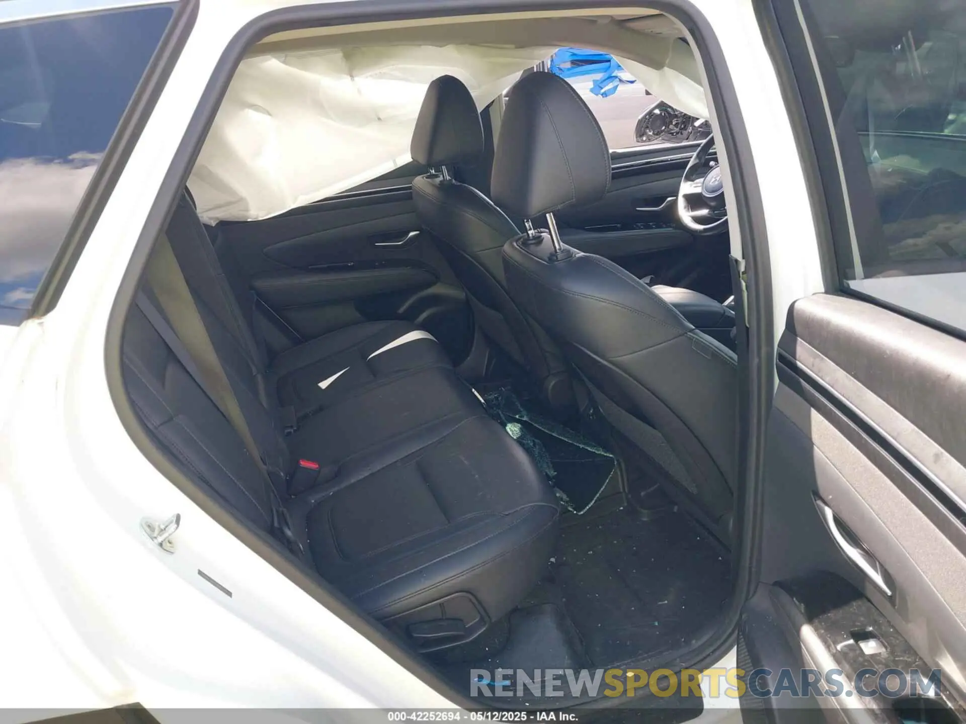 8 Photograph of a damaged car 5NMJC3AE7NH057679 HYUNDAI TUCSON 2022