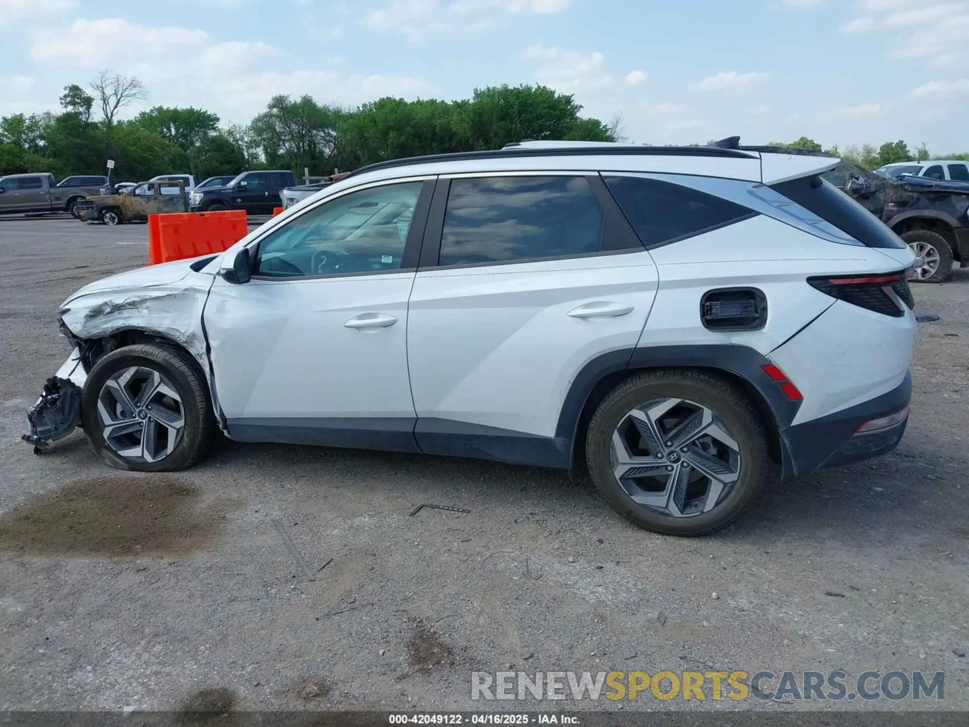 13 Photograph of a damaged car 5NMJC3AE8NH029776 HYUNDAI TUCSON 2022