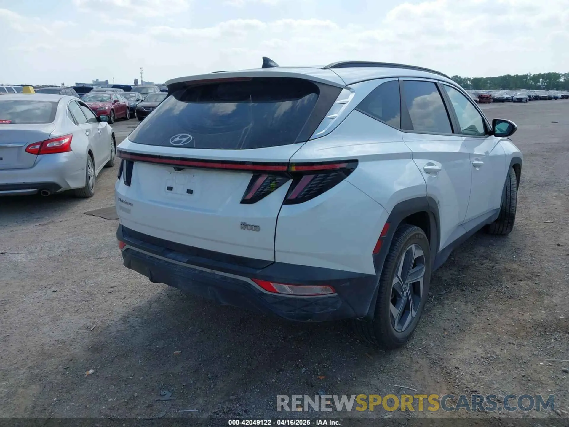 4 Photograph of a damaged car 5NMJC3AE8NH029776 HYUNDAI TUCSON 2022