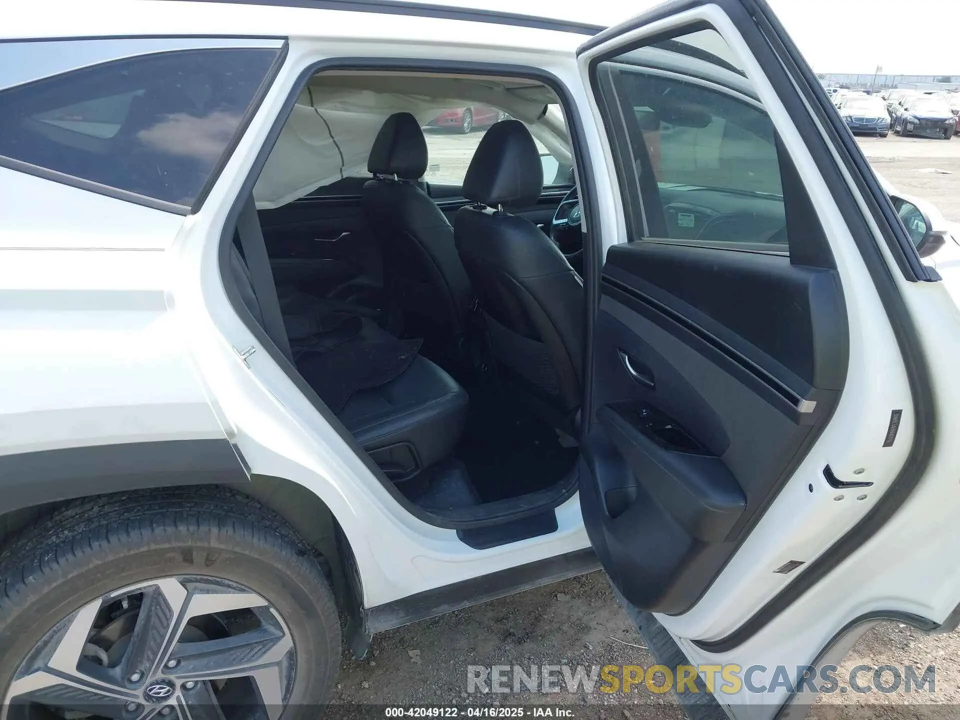 8 Photograph of a damaged car 5NMJC3AE8NH029776 HYUNDAI TUCSON 2022