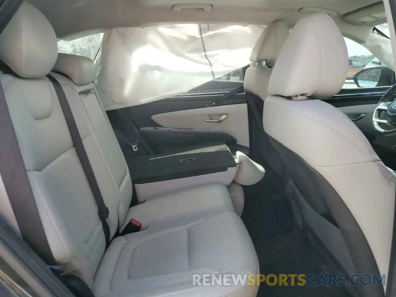 11 Photograph of a damaged car 5NMJC3AE8NH119638 HYUNDAI TUCSON 2022