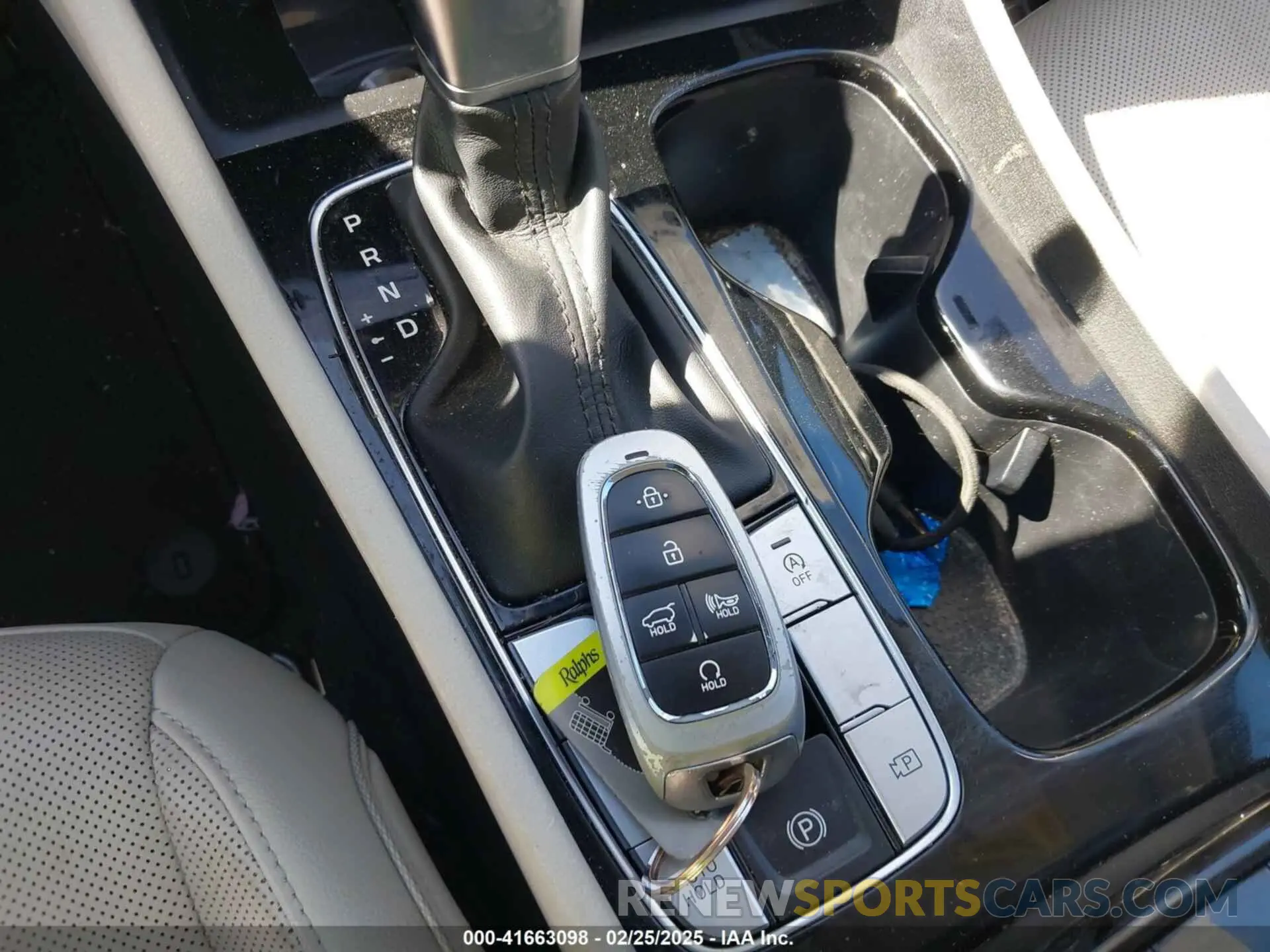 11 Photograph of a damaged car 5NMJC3AE9NH009570 HYUNDAI TUCSON 2022