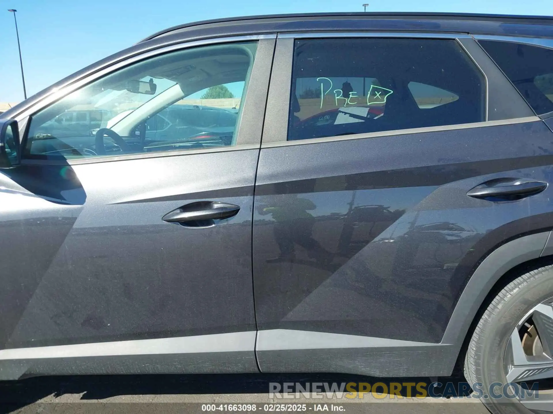 15 Photograph of a damaged car 5NMJC3AE9NH009570 HYUNDAI TUCSON 2022