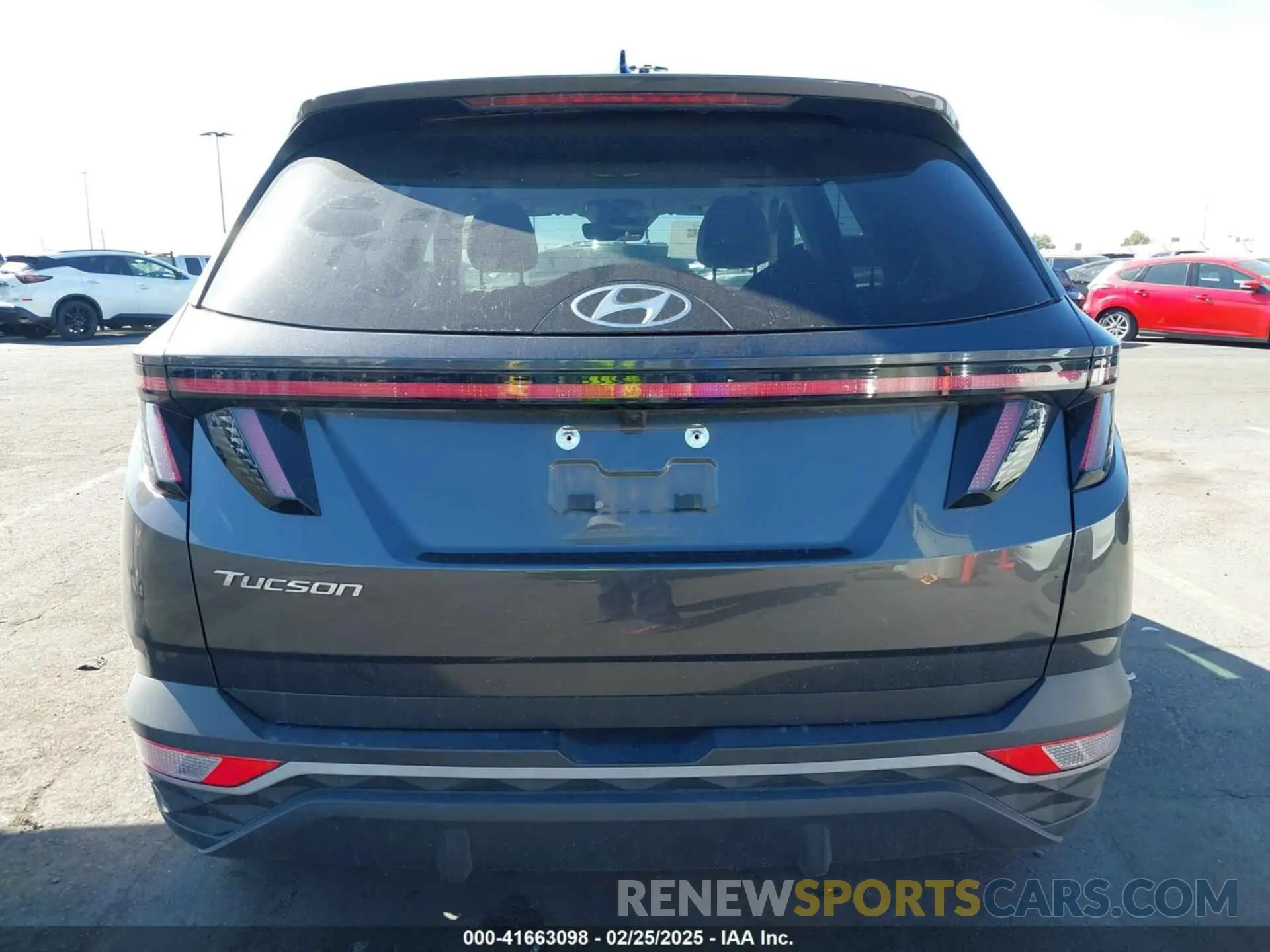 17 Photograph of a damaged car 5NMJC3AE9NH009570 HYUNDAI TUCSON 2022