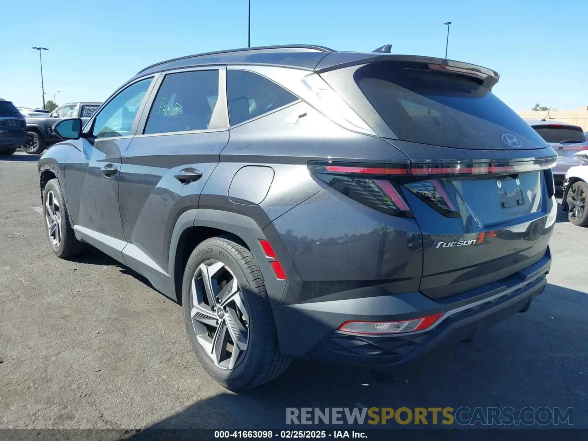 3 Photograph of a damaged car 5NMJC3AE9NH009570 HYUNDAI TUCSON 2022