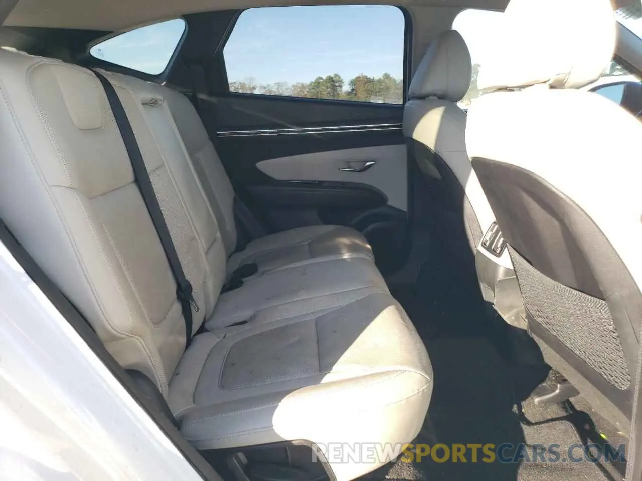 11 Photograph of a damaged car 5NMJC3AE9NH058462 HYUNDAI TUCSON 2022