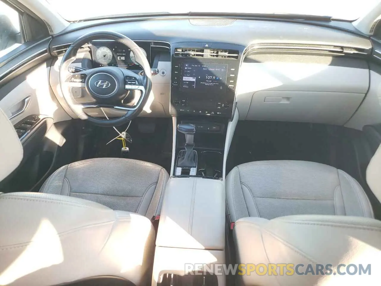 8 Photograph of a damaged car 5NMJC3AE9NH058462 HYUNDAI TUCSON 2022