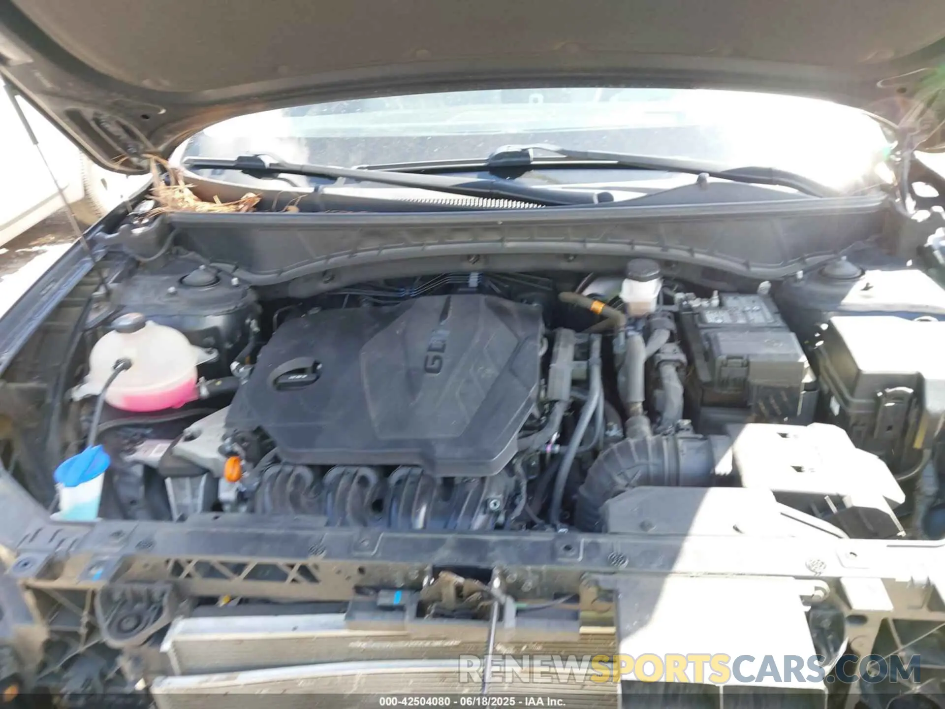 10 Photograph of a damaged car 5NMJC3AE9NH065265 HYUNDAI TUCSON 2022