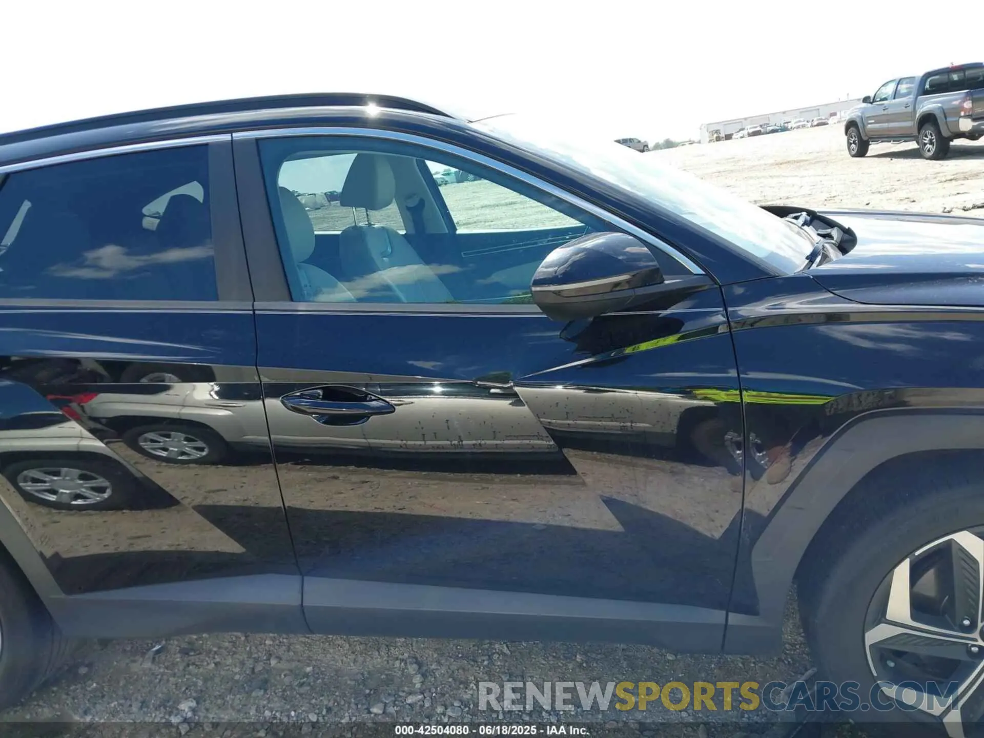 14 Photograph of a damaged car 5NMJC3AE9NH065265 HYUNDAI TUCSON 2022