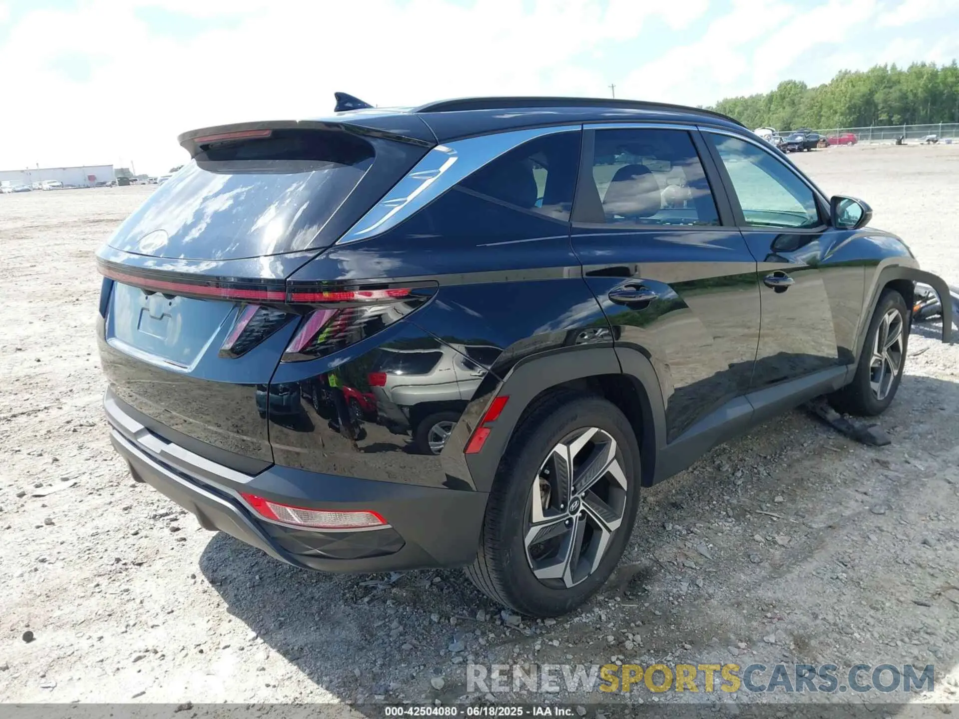 4 Photograph of a damaged car 5NMJC3AE9NH065265 HYUNDAI TUCSON 2022