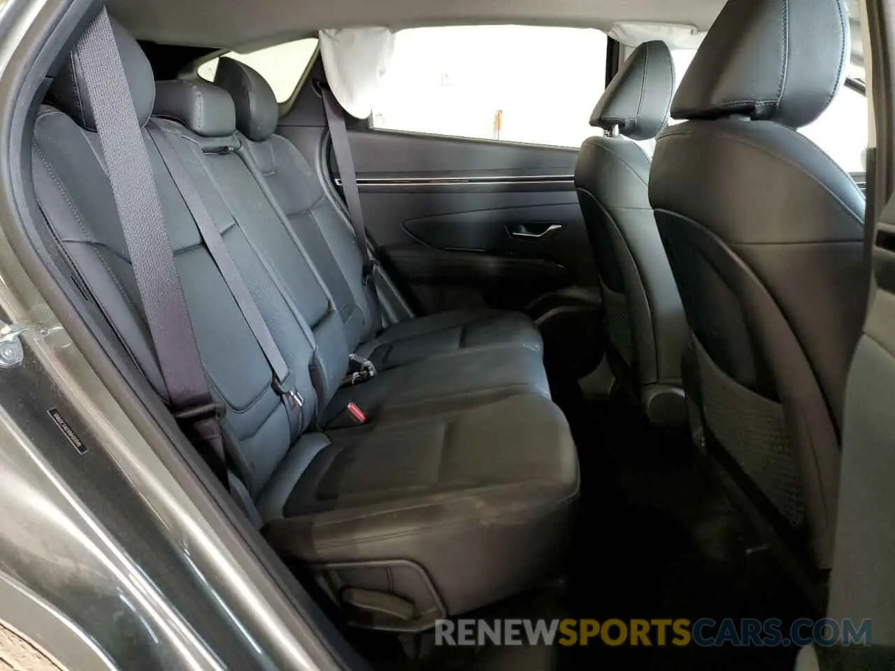 11 Photograph of a damaged car 5NMJC3AEXNH133590 HYUNDAI TUCSON 2022