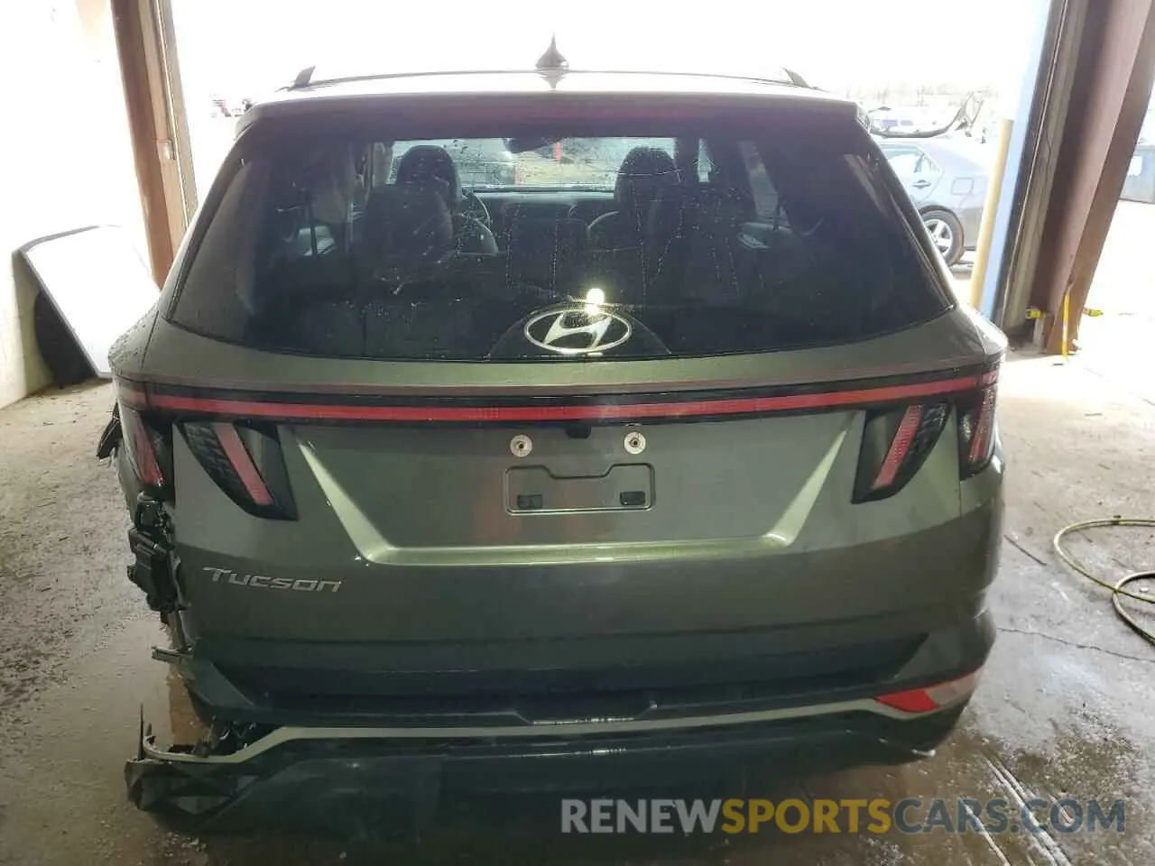 6 Photograph of a damaged car 5NMJC3AEXNH133590 HYUNDAI TUCSON 2022