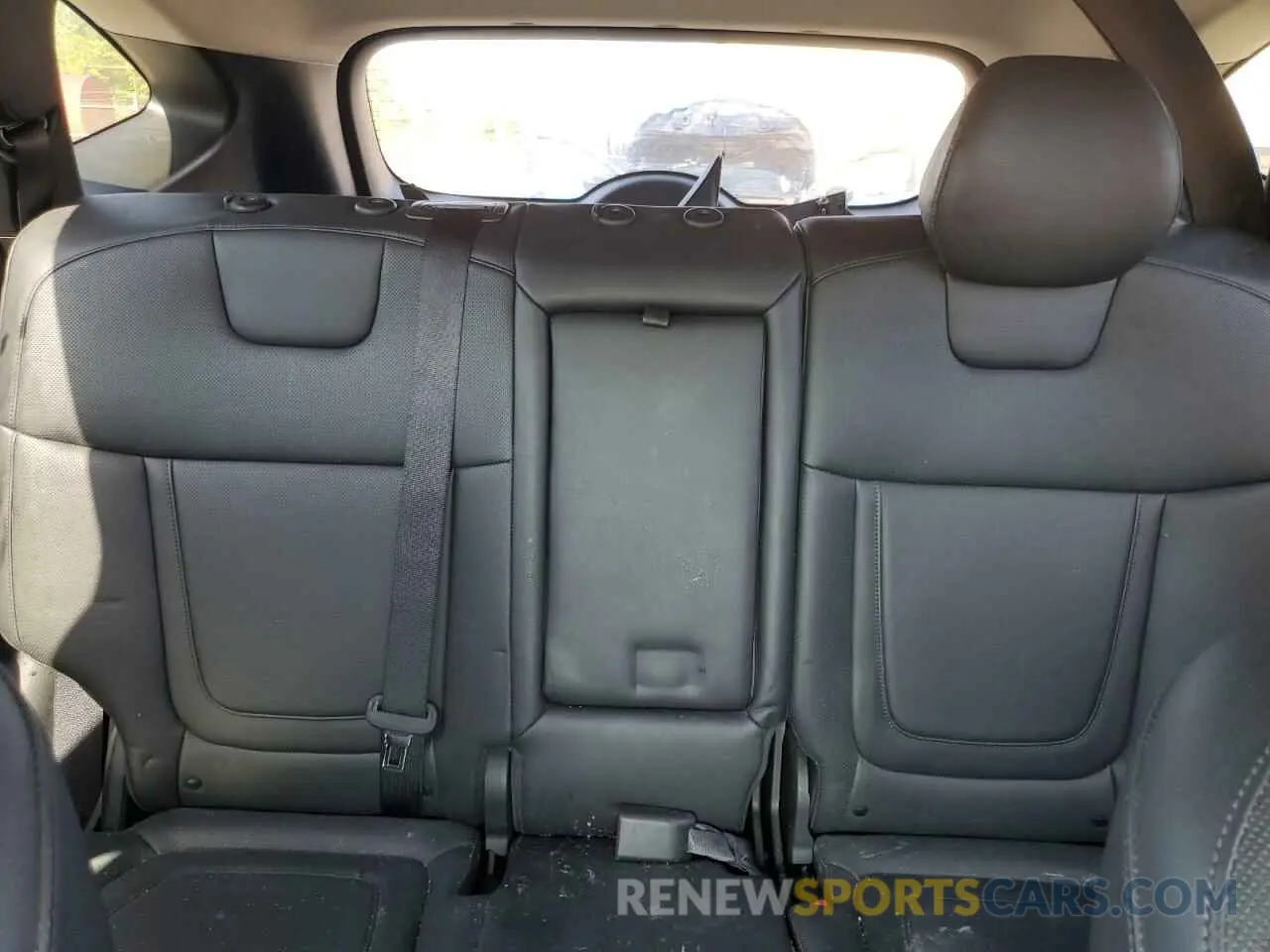 10 Photograph of a damaged car 5NMJC3AEXNH137056 HYUNDAI TUCSON 2022