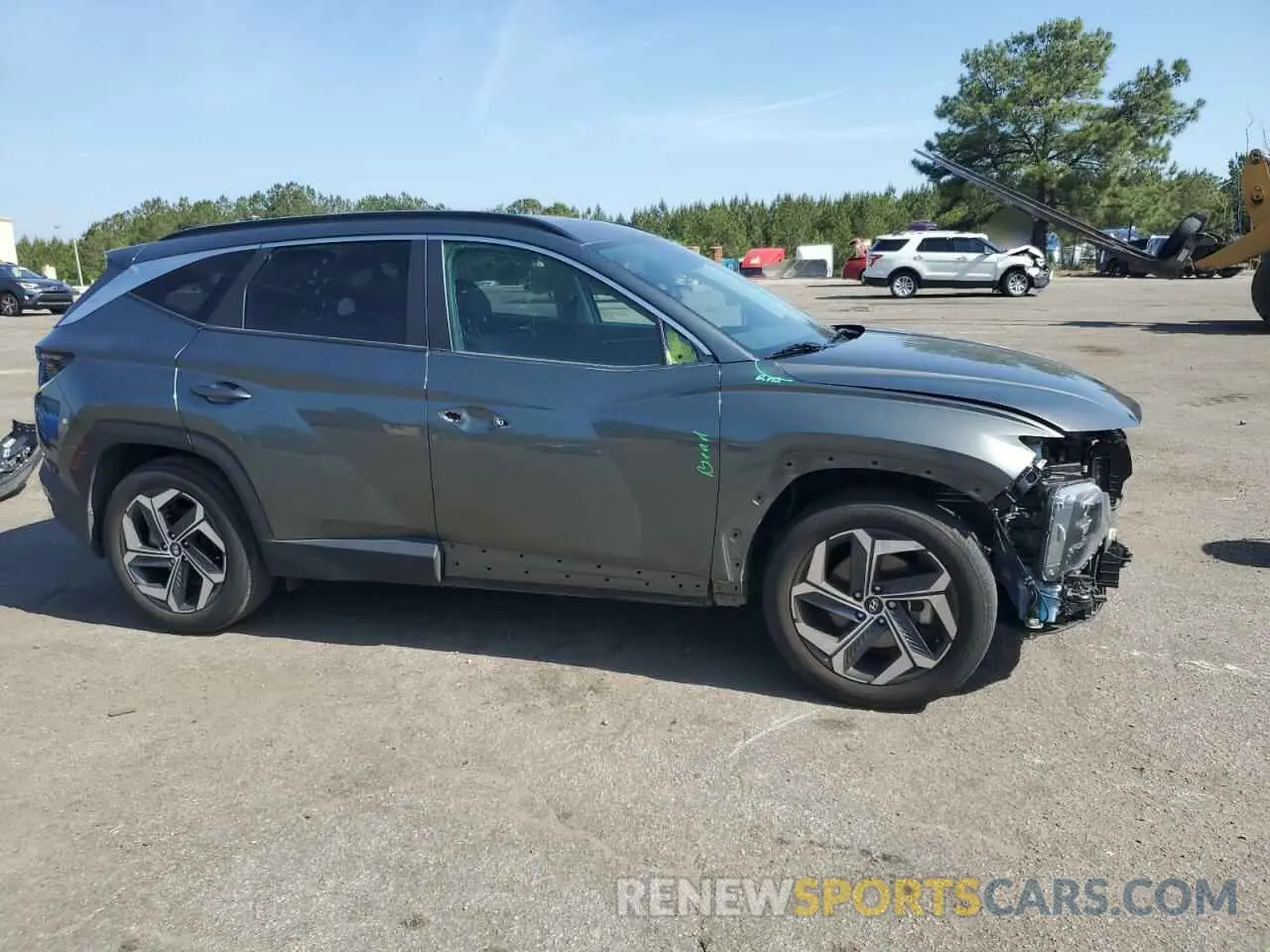 4 Photograph of a damaged car 5NMJC3AEXNH137056 HYUNDAI TUCSON 2022