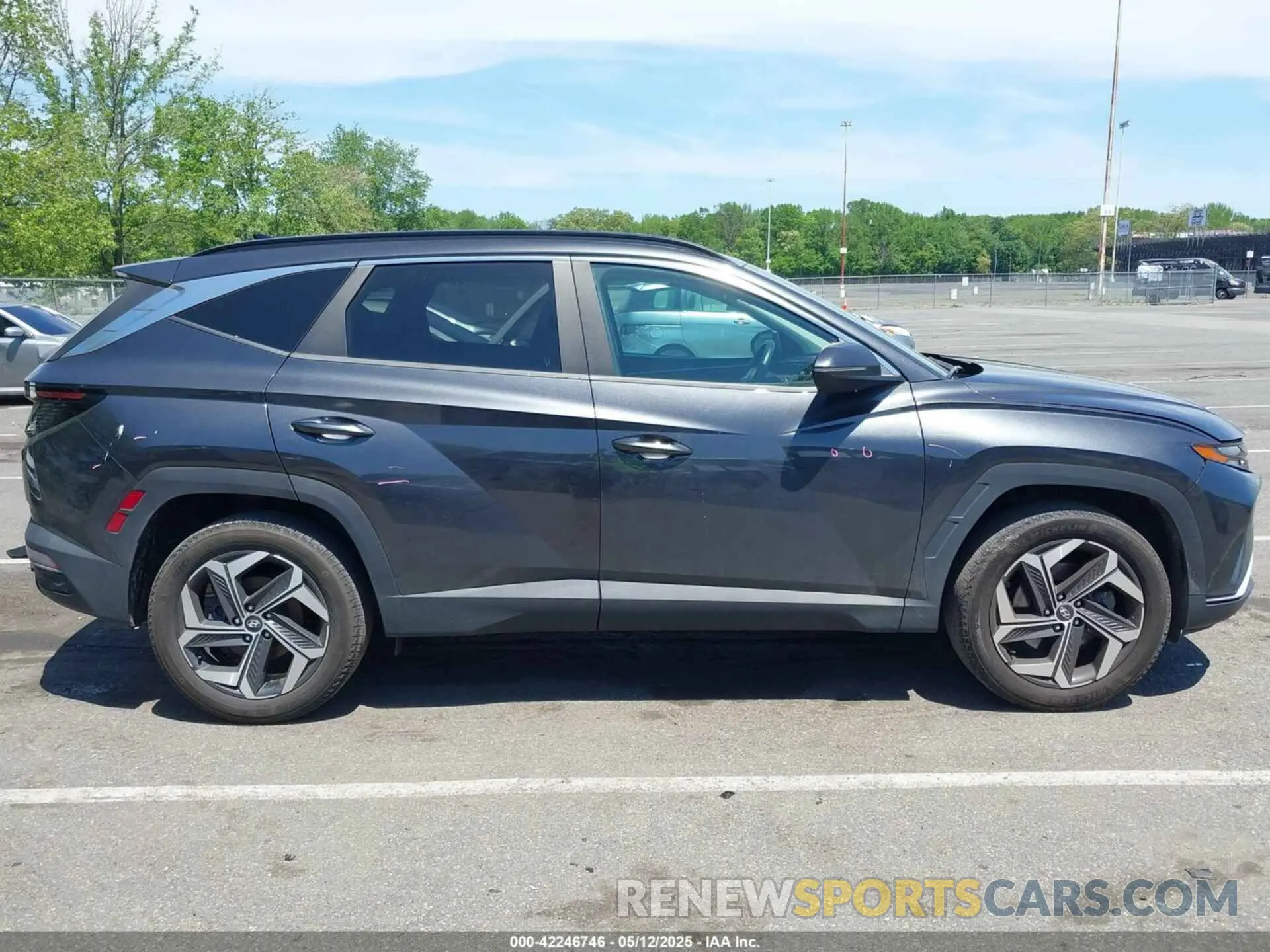 13 Photograph of a damaged car 5NMJCCAE1NH017789 HYUNDAI TUCSON 2022