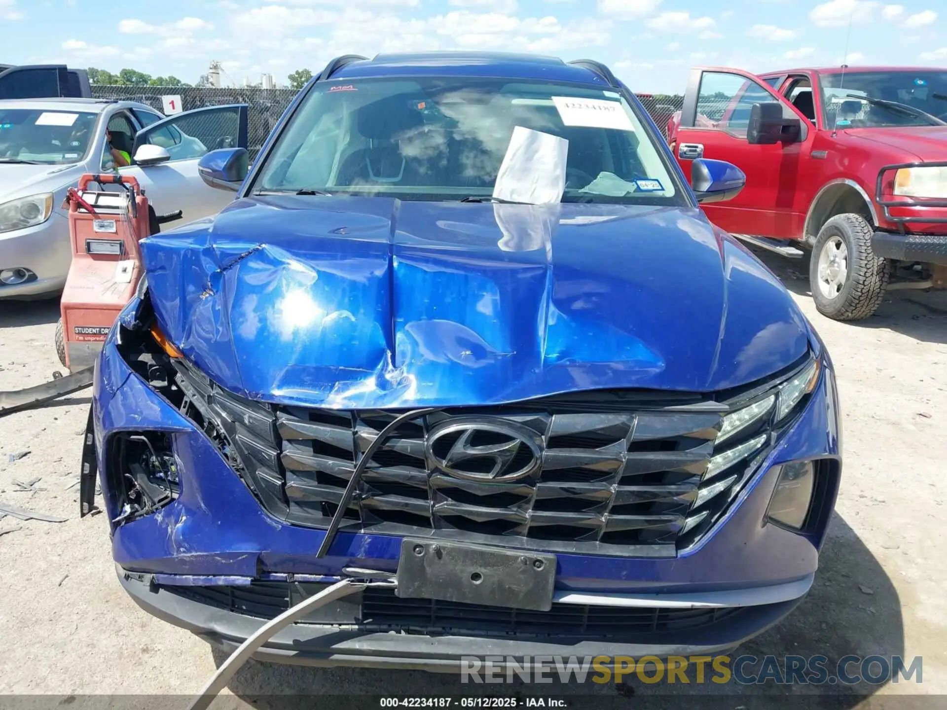 12 Photograph of a damaged car 5NMJCCAE1NH094565 HYUNDAI TUCSON 2022