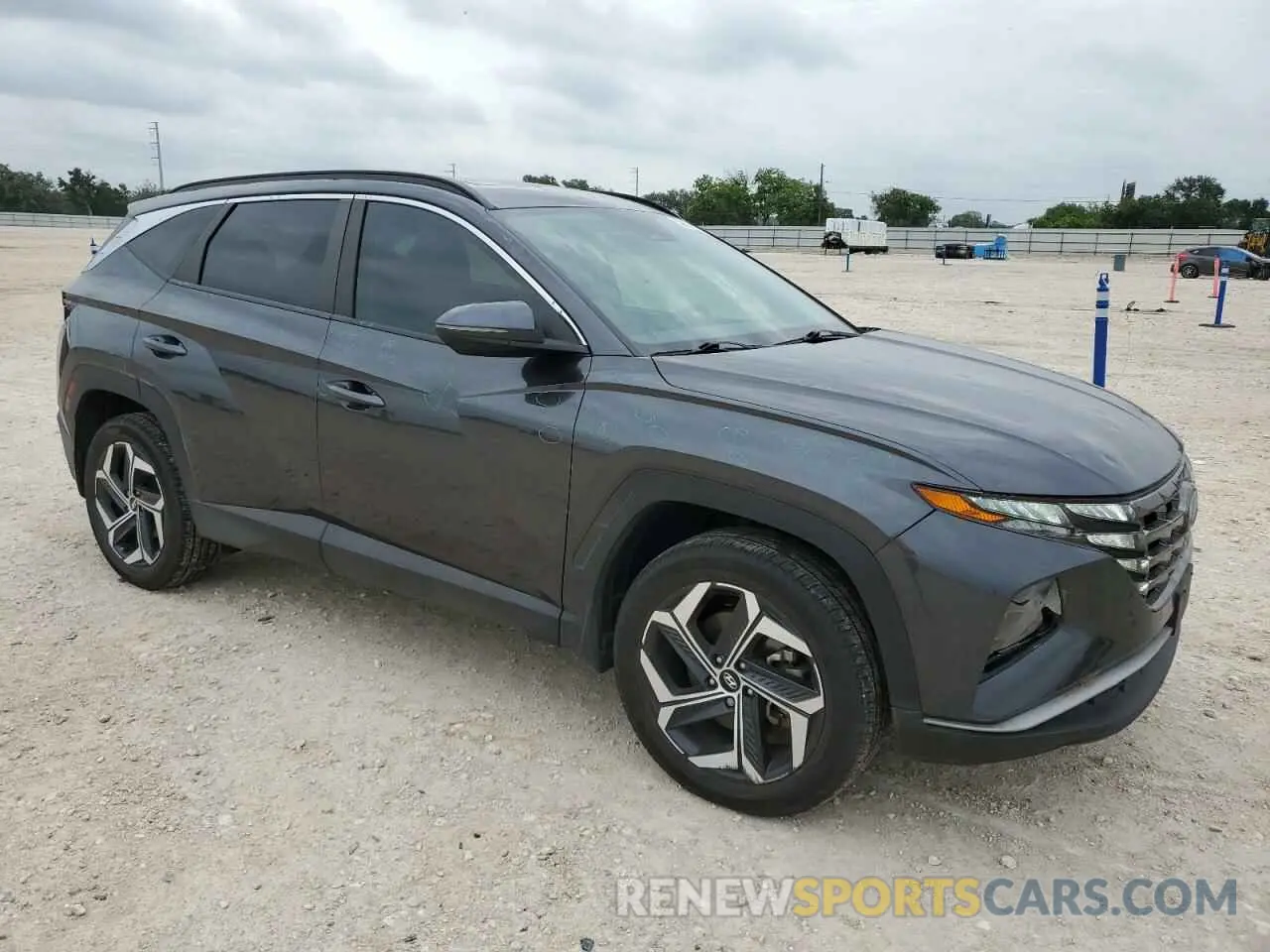4 Photograph of a damaged car 5NMJCCAE1NH139987 HYUNDAI TUCSON 2022