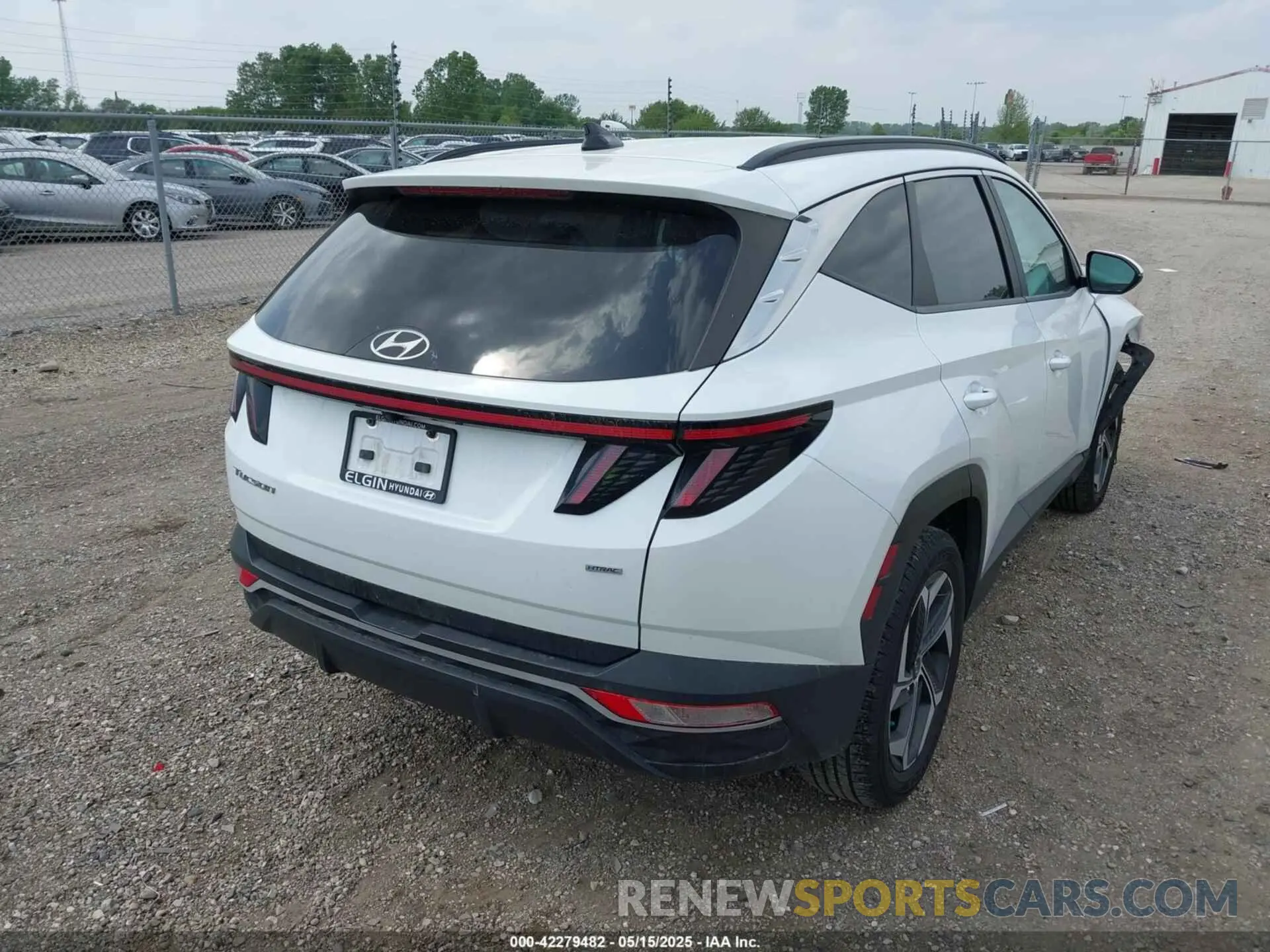 4 Photograph of a damaged car 5NMJCCAE3NH047585 HYUNDAI TUCSON 2022