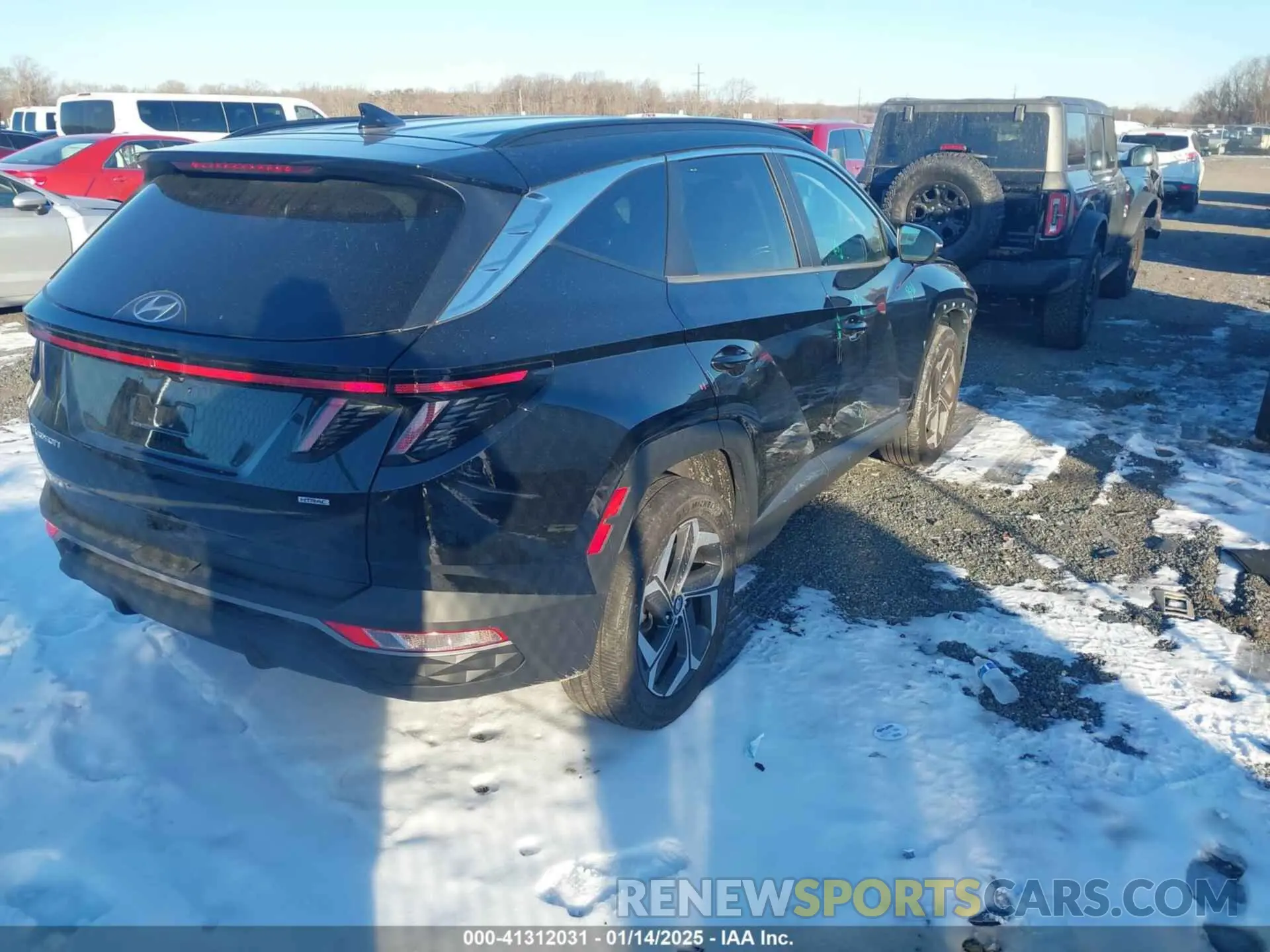 4 Photograph of a damaged car 5NMJCCAE4NH039074 HYUNDAI TUCSON 2022