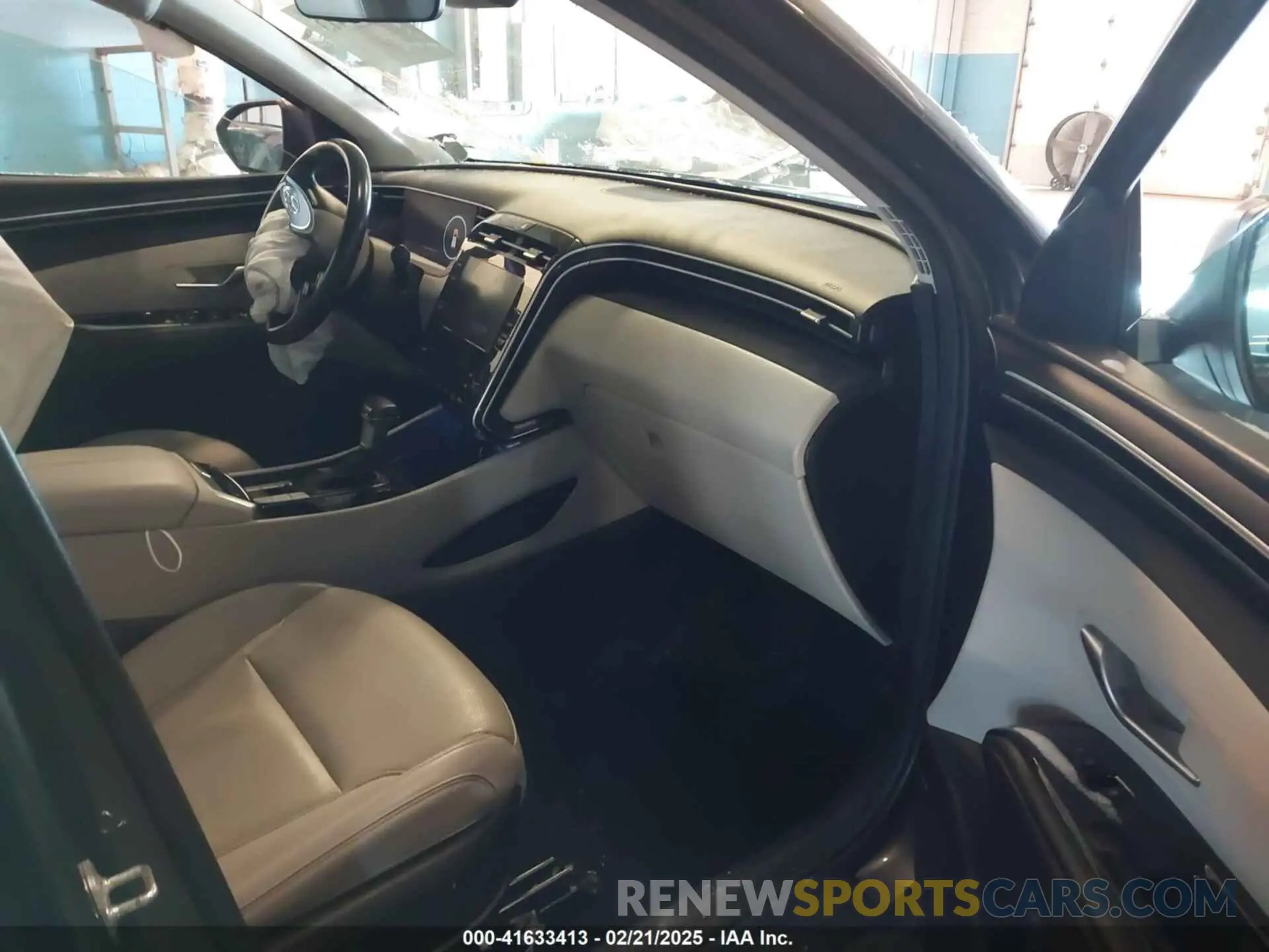 5 Photograph of a damaged car 5NMJCCAE5NH042078 HYUNDAI TUCSON 2022