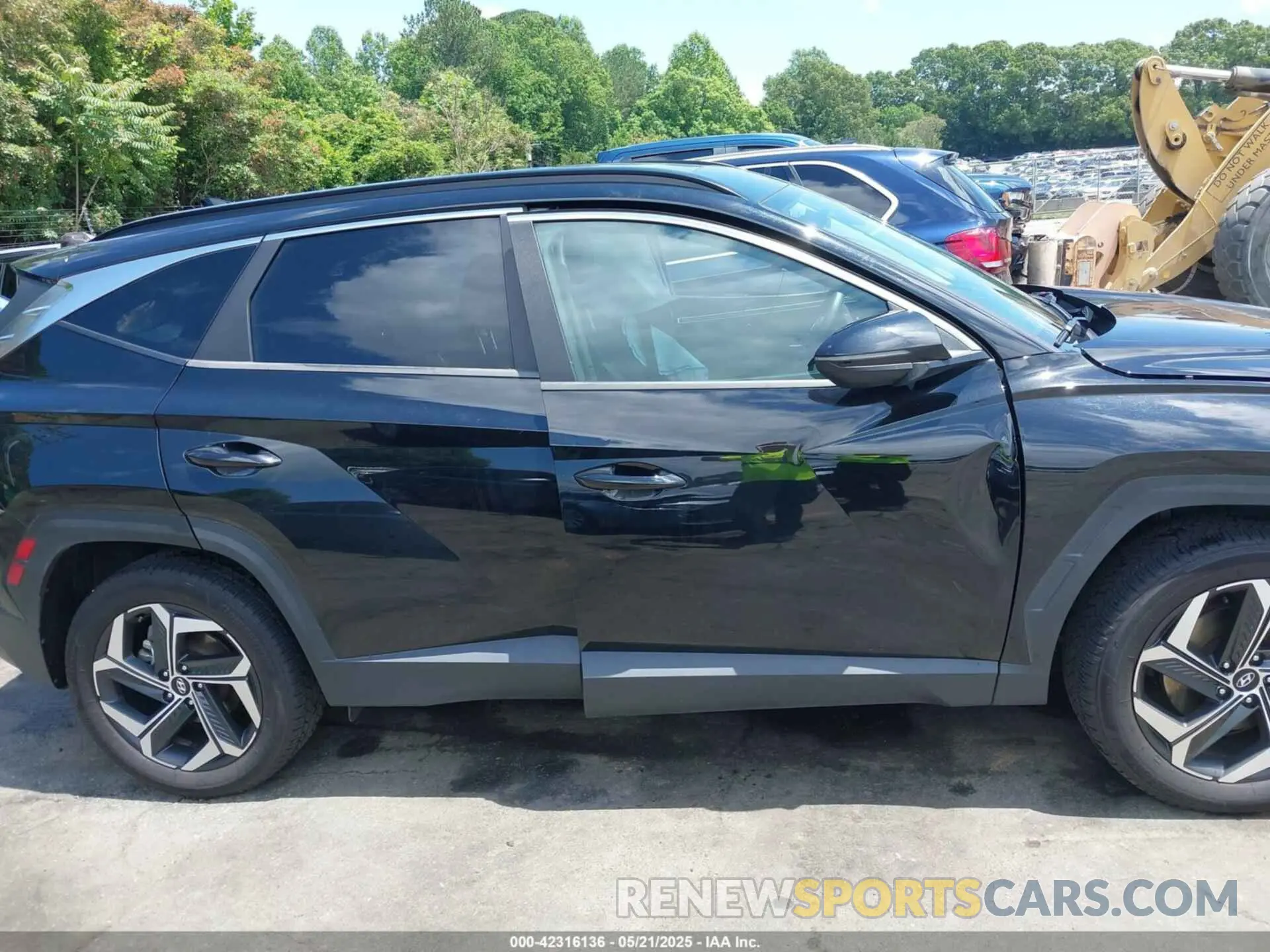 13 Photograph of a damaged car 5NMJCCAE5NH061293 HYUNDAI TUCSON 2022