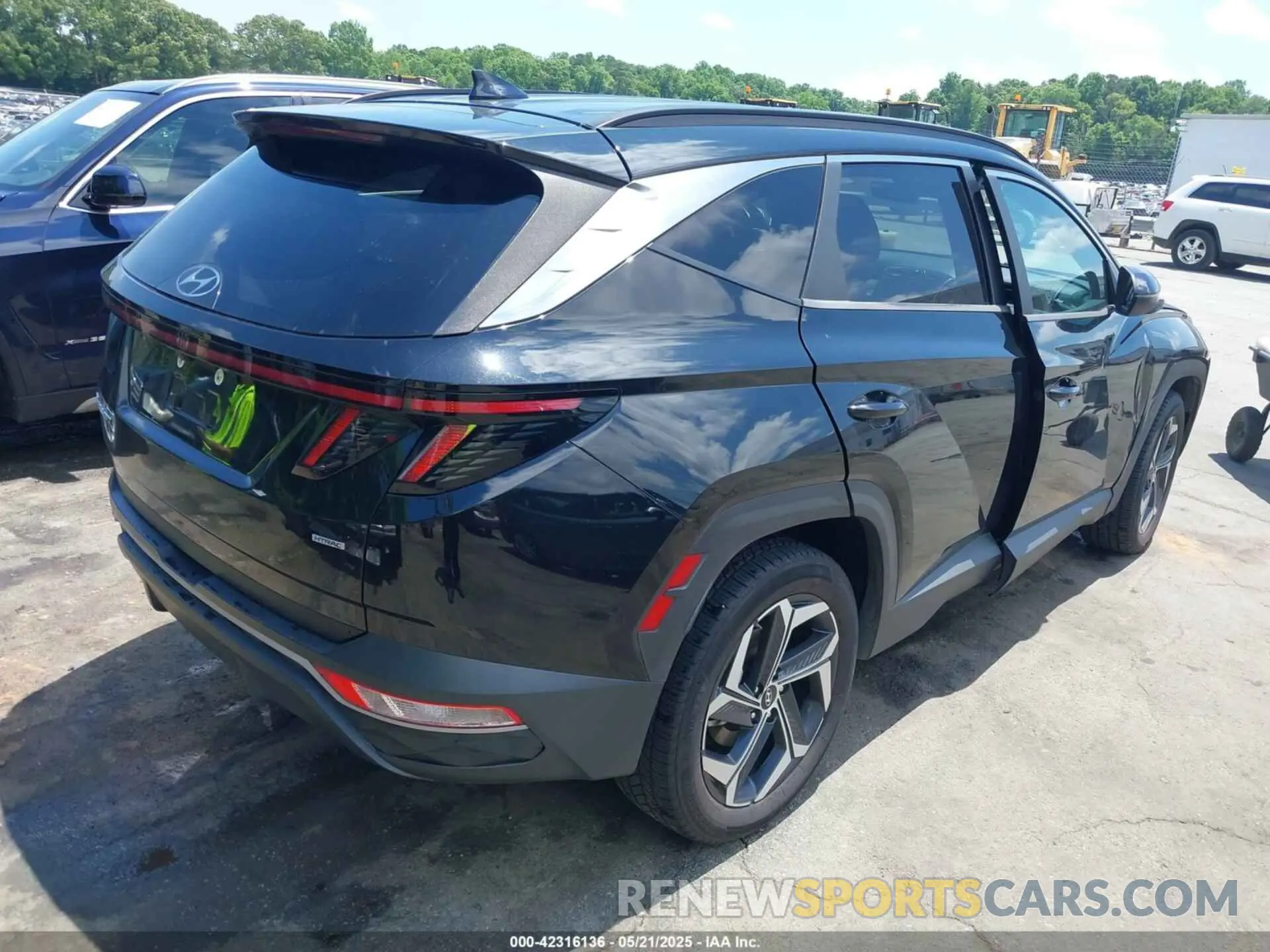 4 Photograph of a damaged car 5NMJCCAE5NH061293 HYUNDAI TUCSON 2022
