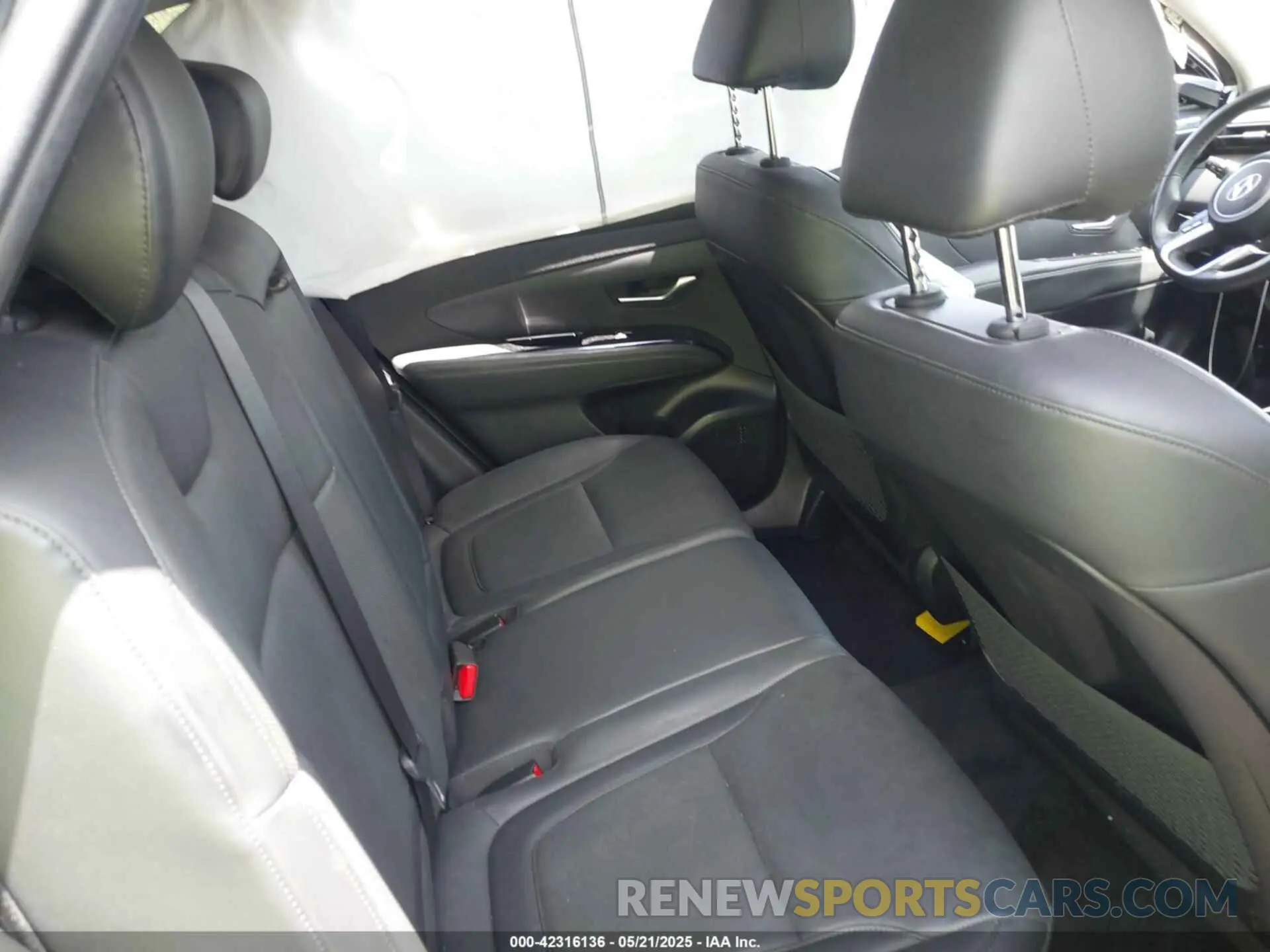 8 Photograph of a damaged car 5NMJCCAE5NH061293 HYUNDAI TUCSON 2022
