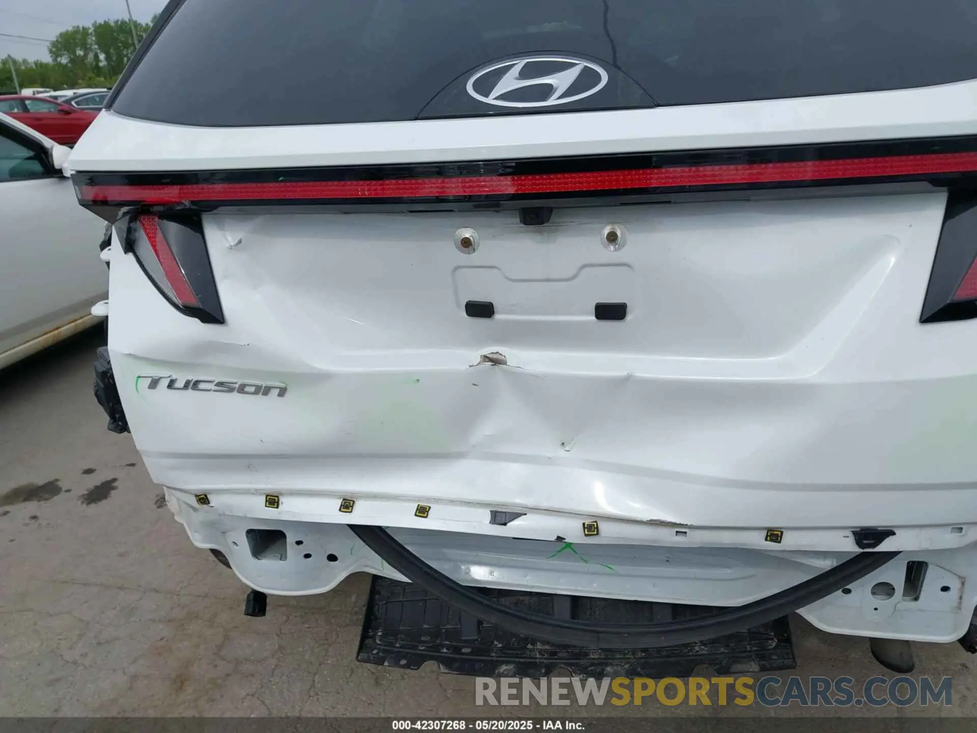 18 Photograph of a damaged car 5NMJCCAE7NH152033 HYUNDAI TUCSON 2022