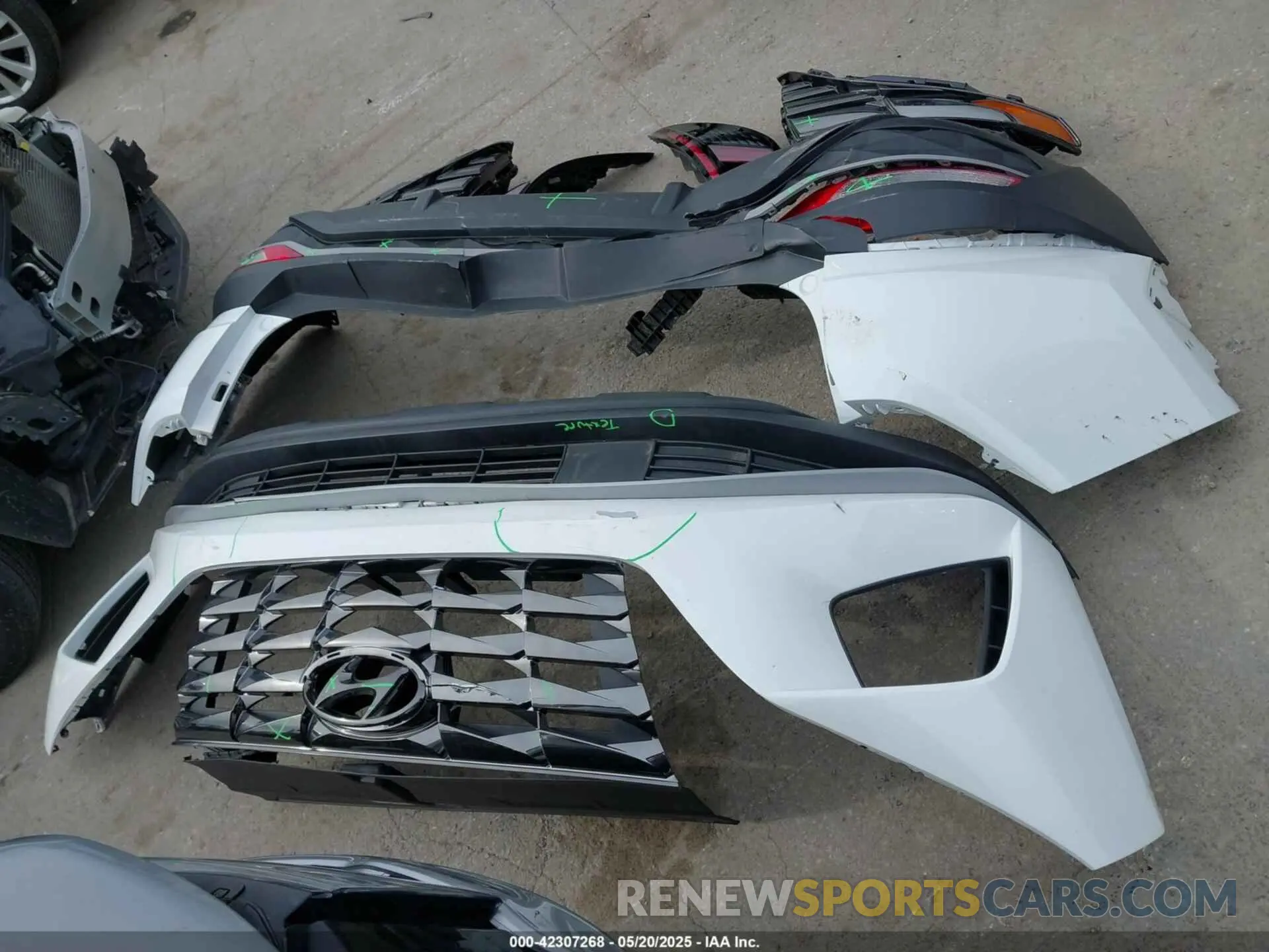 19 Photograph of a damaged car 5NMJCCAE7NH152033 HYUNDAI TUCSON 2022