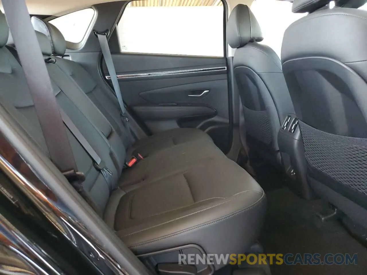 11 Photograph of a damaged car 5NMJCCAE8NH126279 HYUNDAI TUCSON 2022