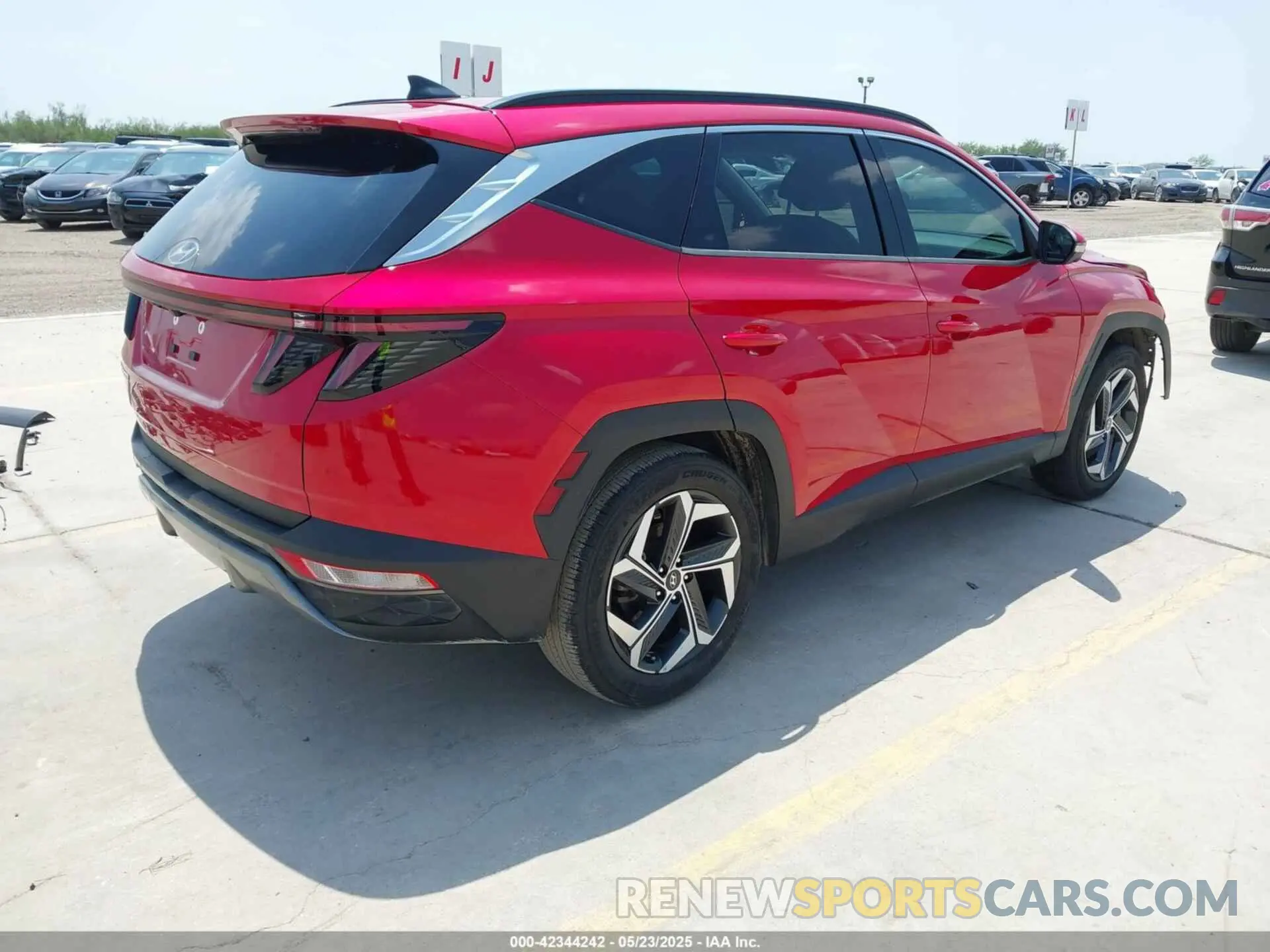 4 Photograph of a damaged car 5NMJE3AE0NH020290 HYUNDAI TUCSON 2022