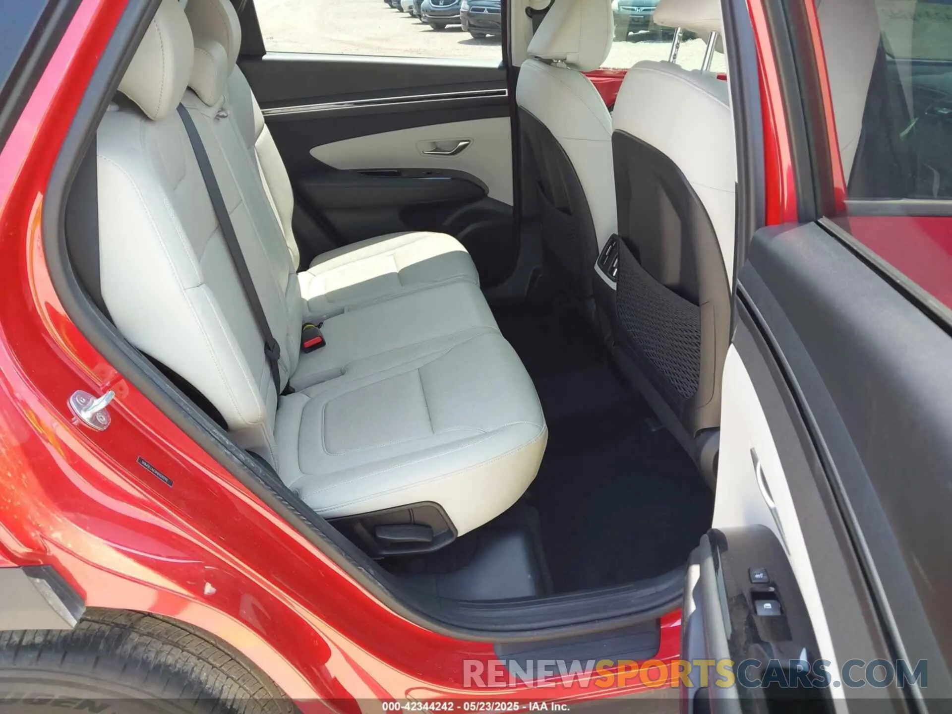 8 Photograph of a damaged car 5NMJE3AE0NH020290 HYUNDAI TUCSON 2022