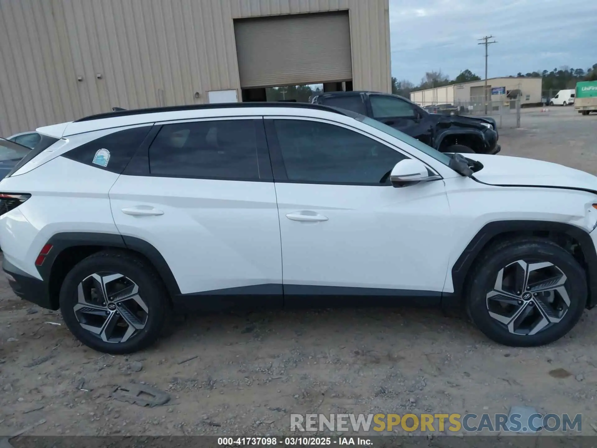 13 Photograph of a damaged car 5NMJE3AE1NH133360 HYUNDAI TUCSON 2022