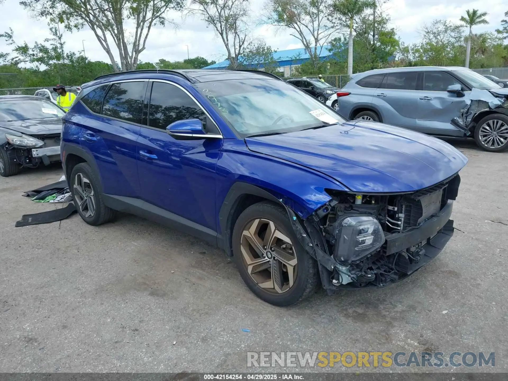 1 Photograph of a damaged car 5NMJE3AE1NH133973 HYUNDAI TUCSON 2022