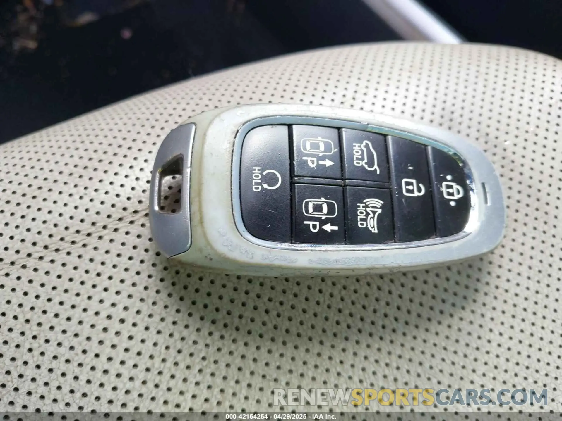 11 Photograph of a damaged car 5NMJE3AE1NH133973 HYUNDAI TUCSON 2022